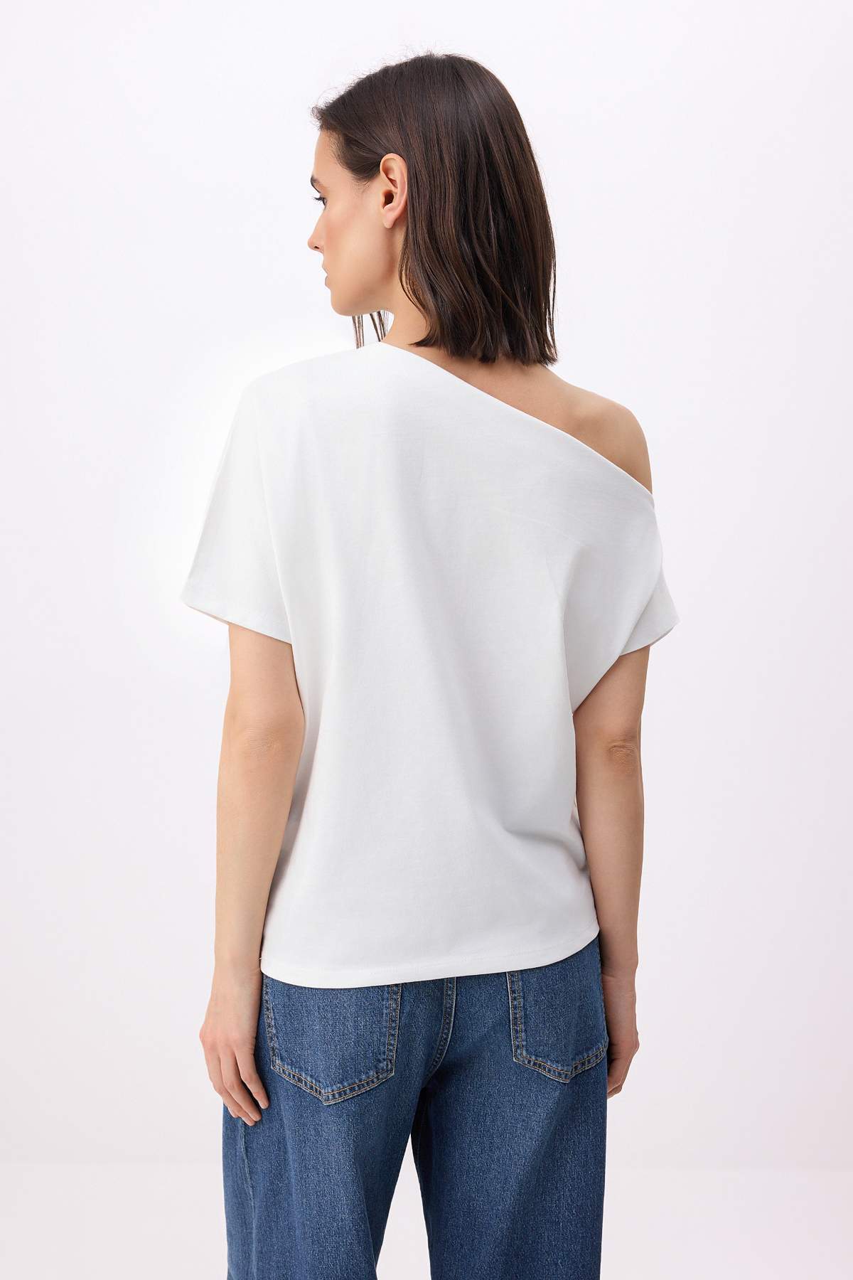 Trendyolmilla  Ekru Regular/Normal Kalıp Kayık Yaka Kısa Kollu %100 Pamuk Örme T-Shirt TWOSS26TS00184 - Görsel 4