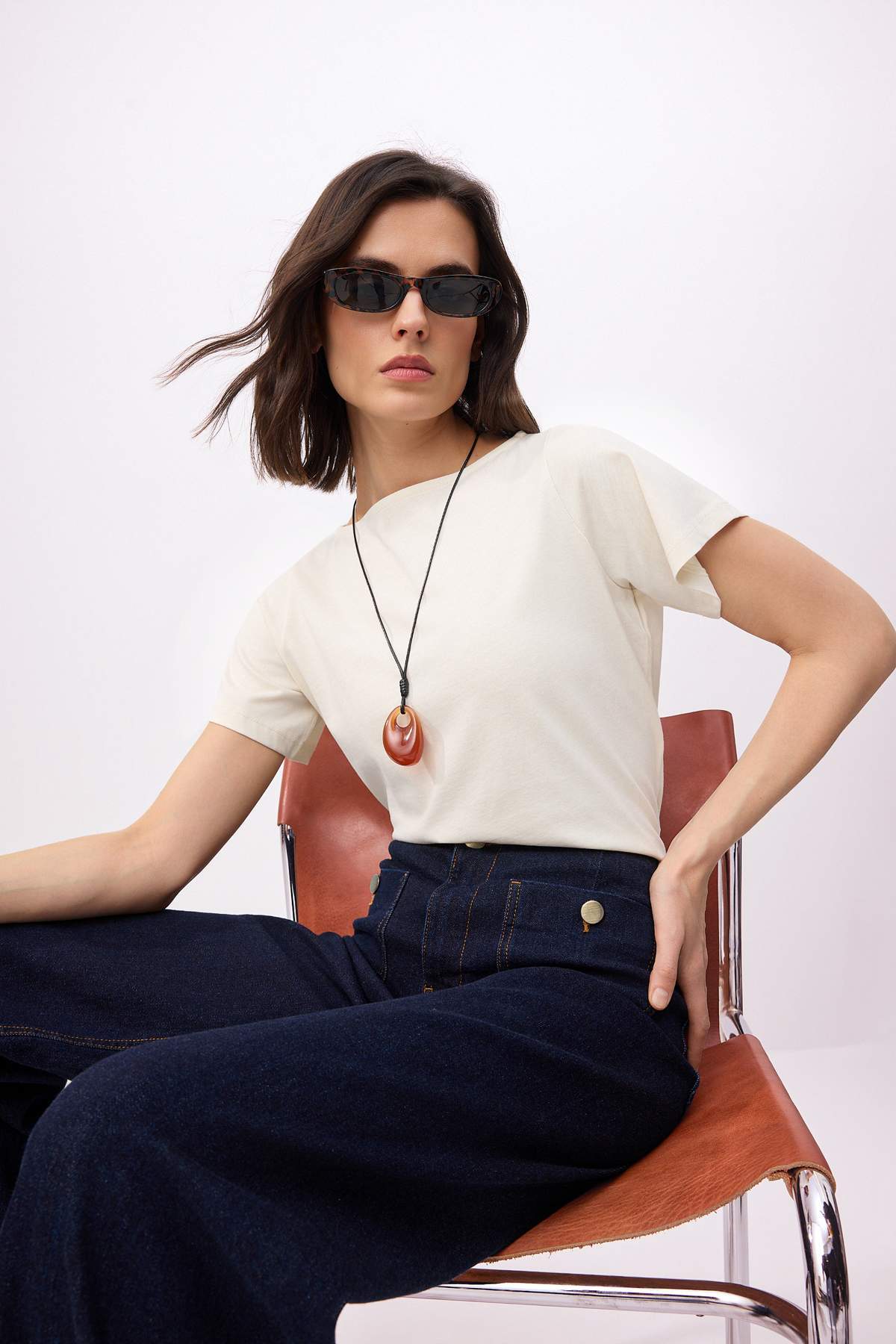 Trendyolmilla  Ekru Relaxed/Rahat Kalıp Kayık Yaka Kısa Kollu %100 Pamuk Örme T-Shirt TWOSS26TS00004 - Görsel 2