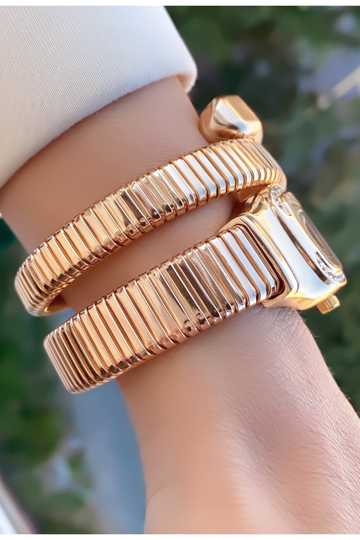 Merand  Altın Renk Özel Tasarım Taşlı Dolamalı Yılan Model Kadın Kol Saati - Görsel 3