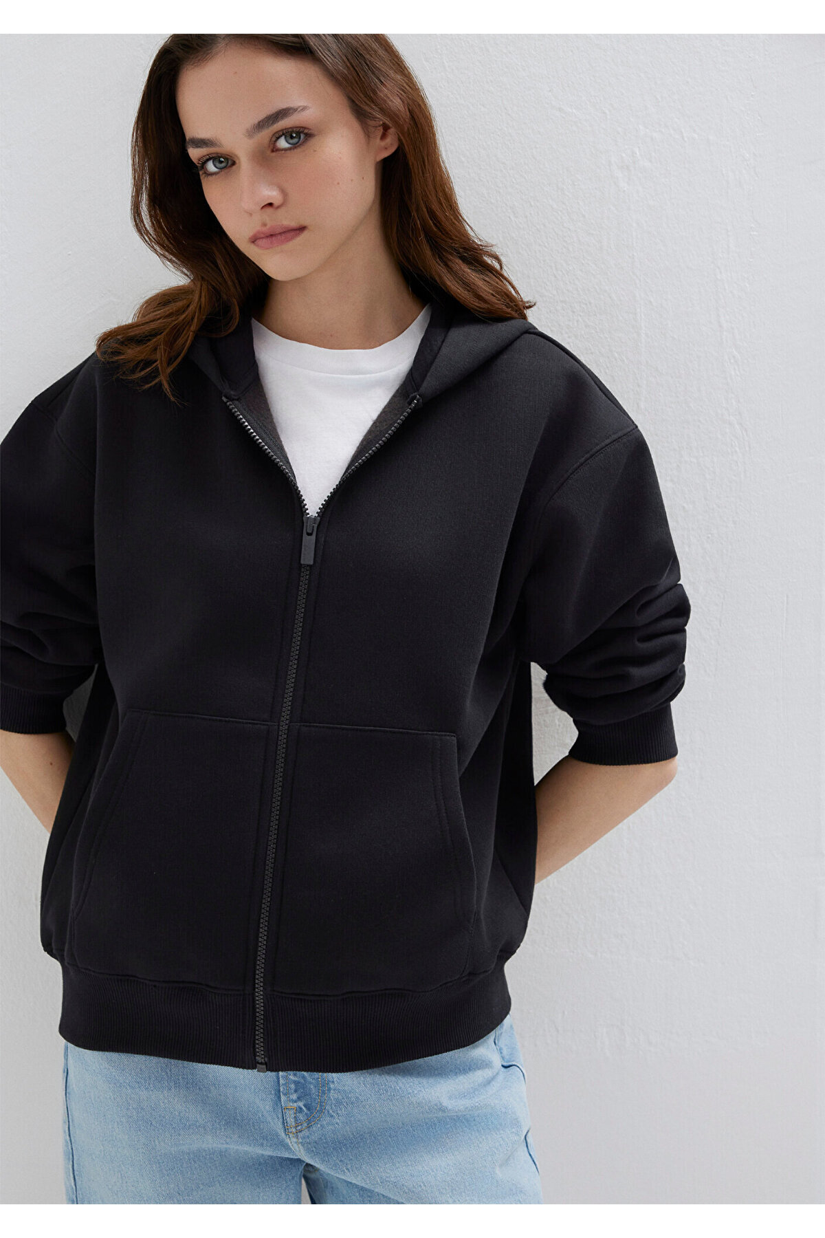 Mavi  Logo Nakış Detaylı Kapüşonlu Siyah Sweatshirt 1S10532-900 - Görsel 3