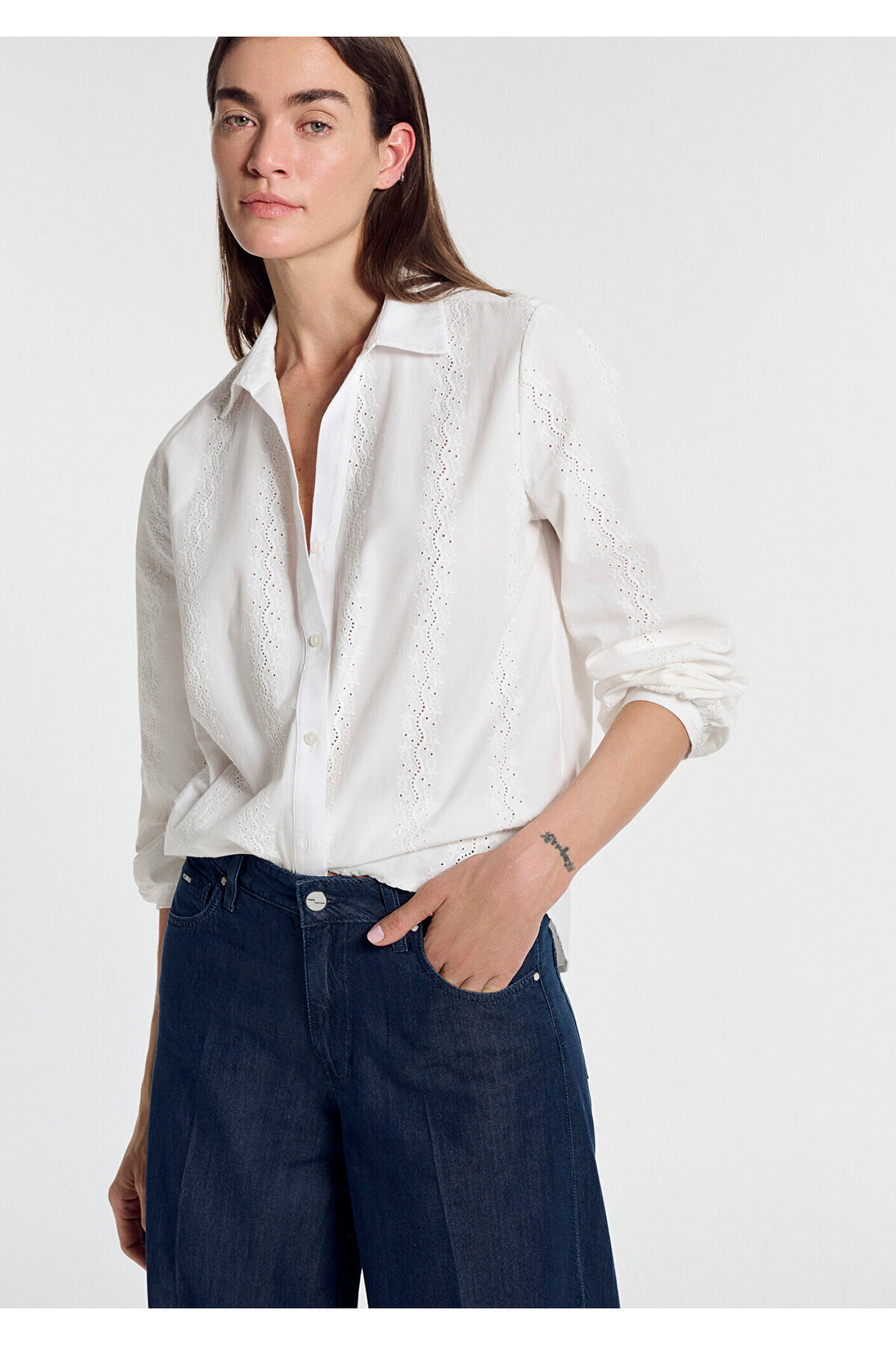 Mavi  Nakış Detaylı Beyaz Gömlek Regular Fit / Normal Kesim 1211380-70057 - Görsel 2