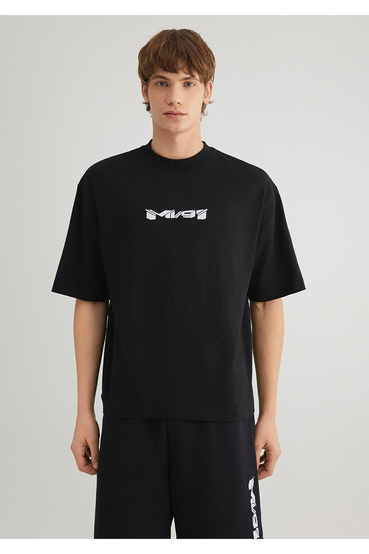Mavi  MV91 Nakış Detaylı Siyah Tişört Boxy Fit 0612576-900 - Görsel 3