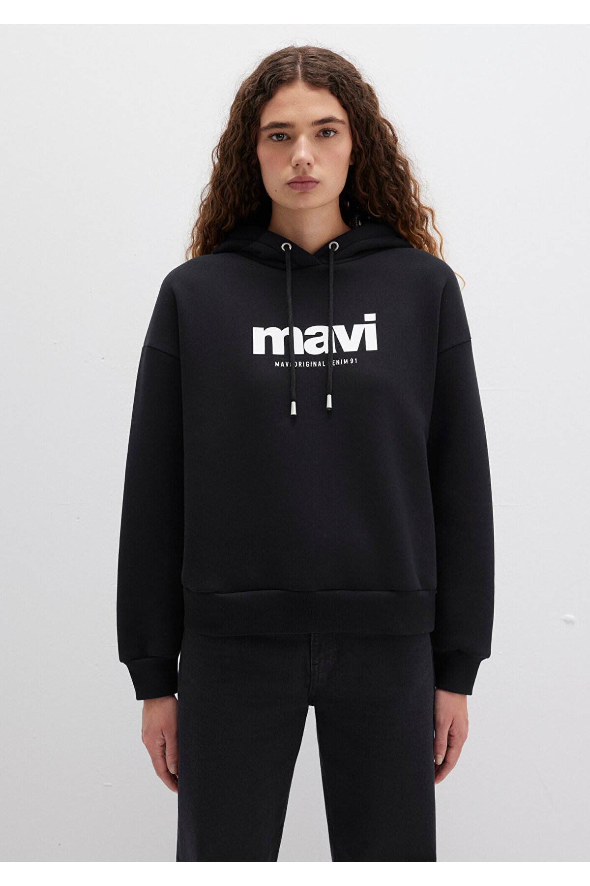 Mavi  Logo Baskılı Kapüşonlu Siyah Sweatshirt 168334-900 - Görsel 4