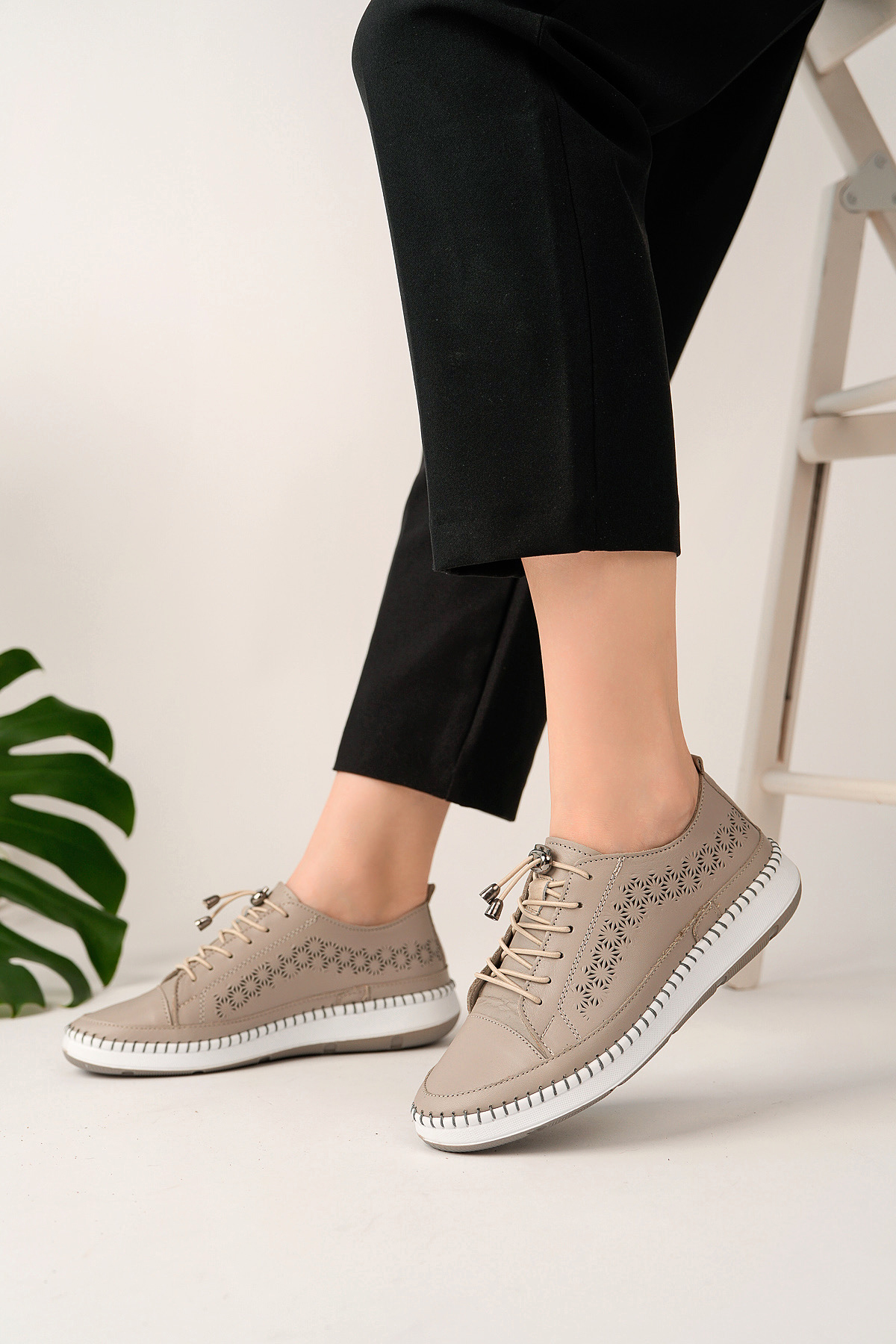Genuine Leather Silver Women's Leather Casual ShoesDP80-8008