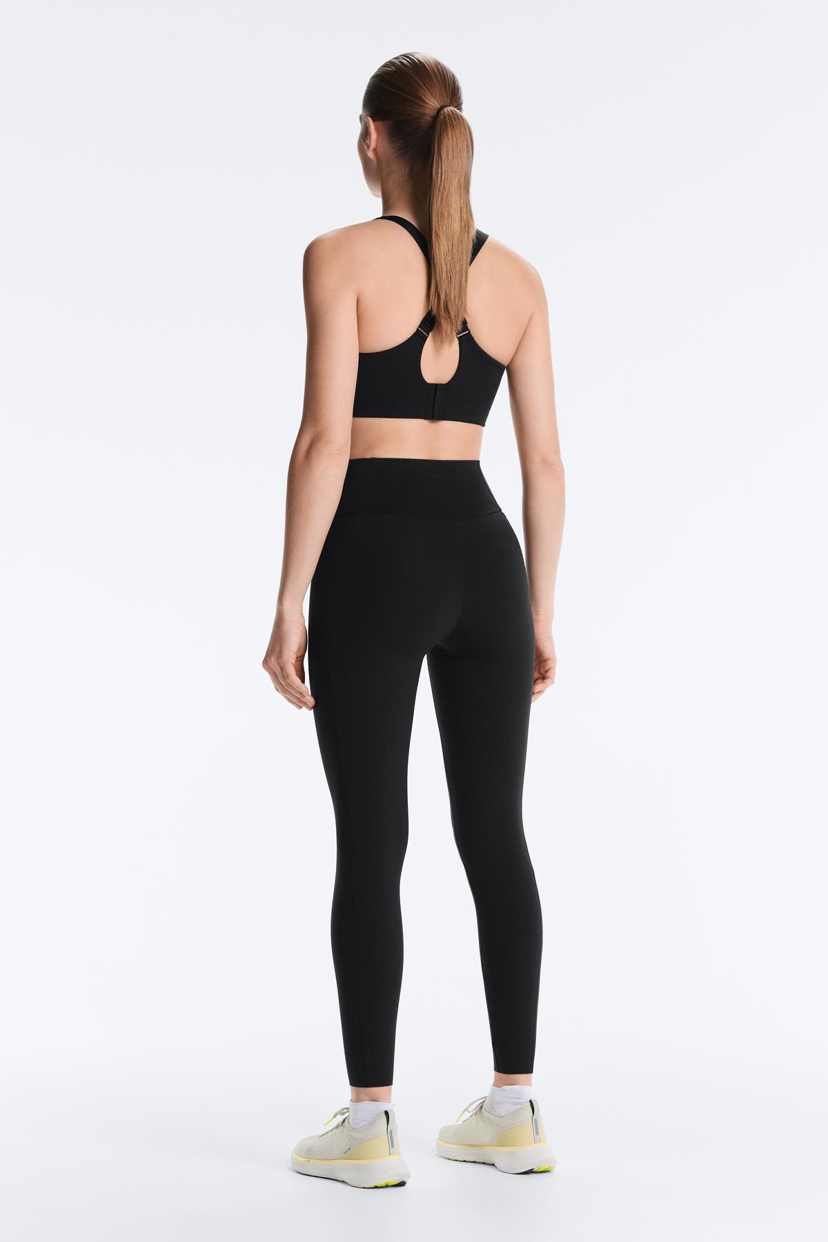 Oysho  Compressive pocket high rise 65 cm bilek hizasında tayt - Görsel 5