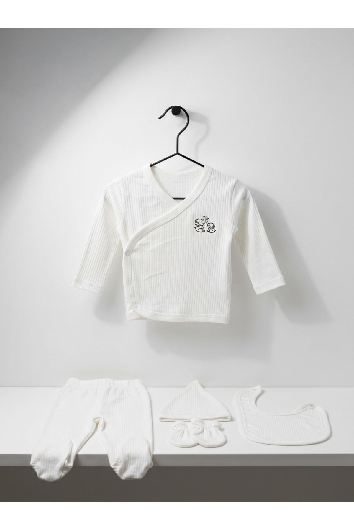 bebeqon 5 Parça %100 Pamuk Bebek Hastane Çıkış Seti Kruvaze Üst Alt Eldiven Şapka Ve Önlük Takımı Beyaz fotoğrafı 4 (önizleme)