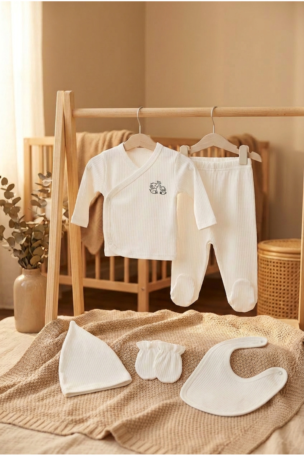 bebeqon 5 Parça %100 Pamuk Bebek Hastane Çıkış Seti Kruvaze Üst Alt Eldiven Şapka Ve Önlük Takımı Beyaz fotoğrafı 2 (önizleme)