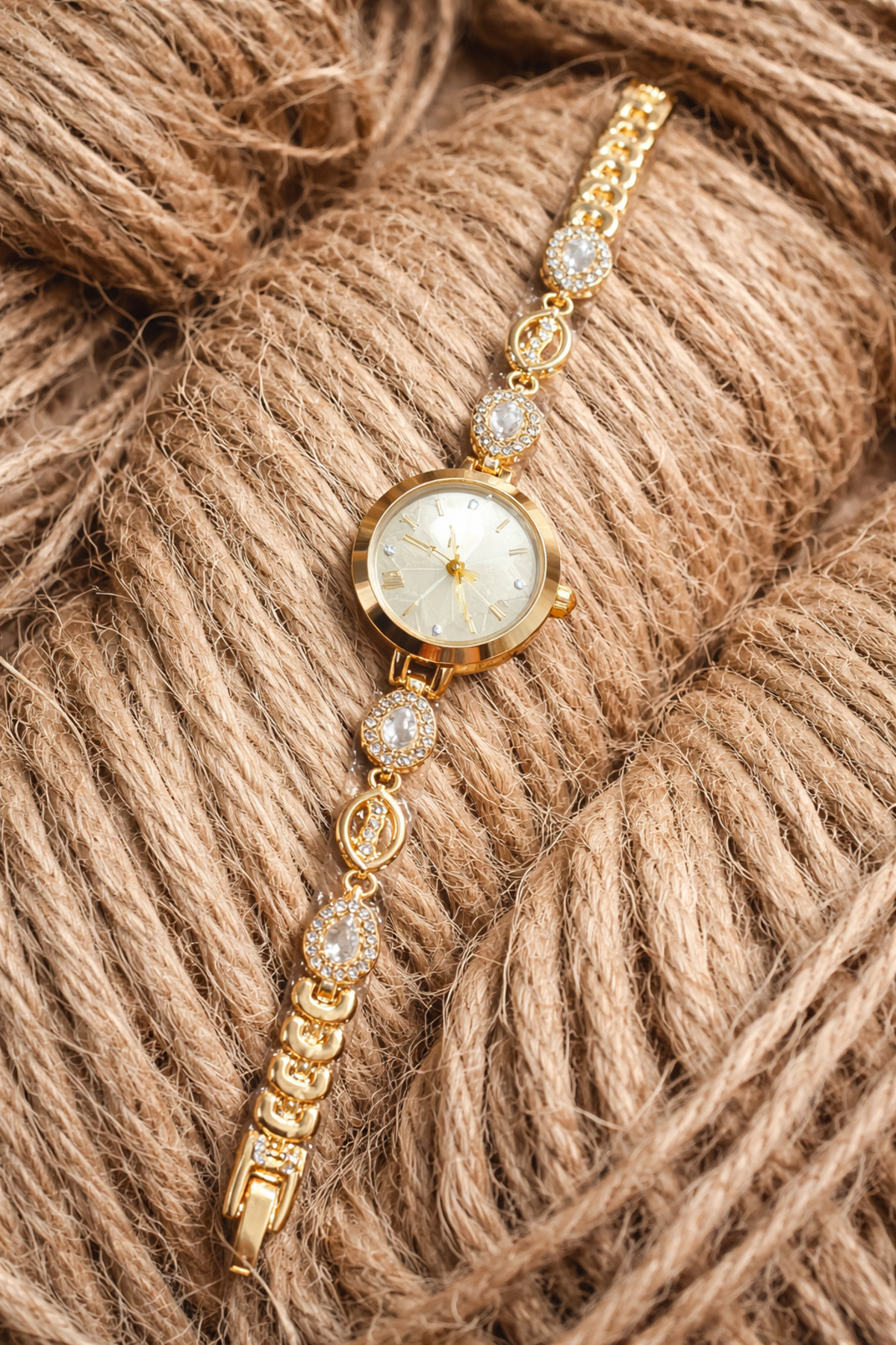 MİNPO  Taşlı Gold Kadın Kol Saati – Bileklik Model Şık Tasarım - Görsel 2