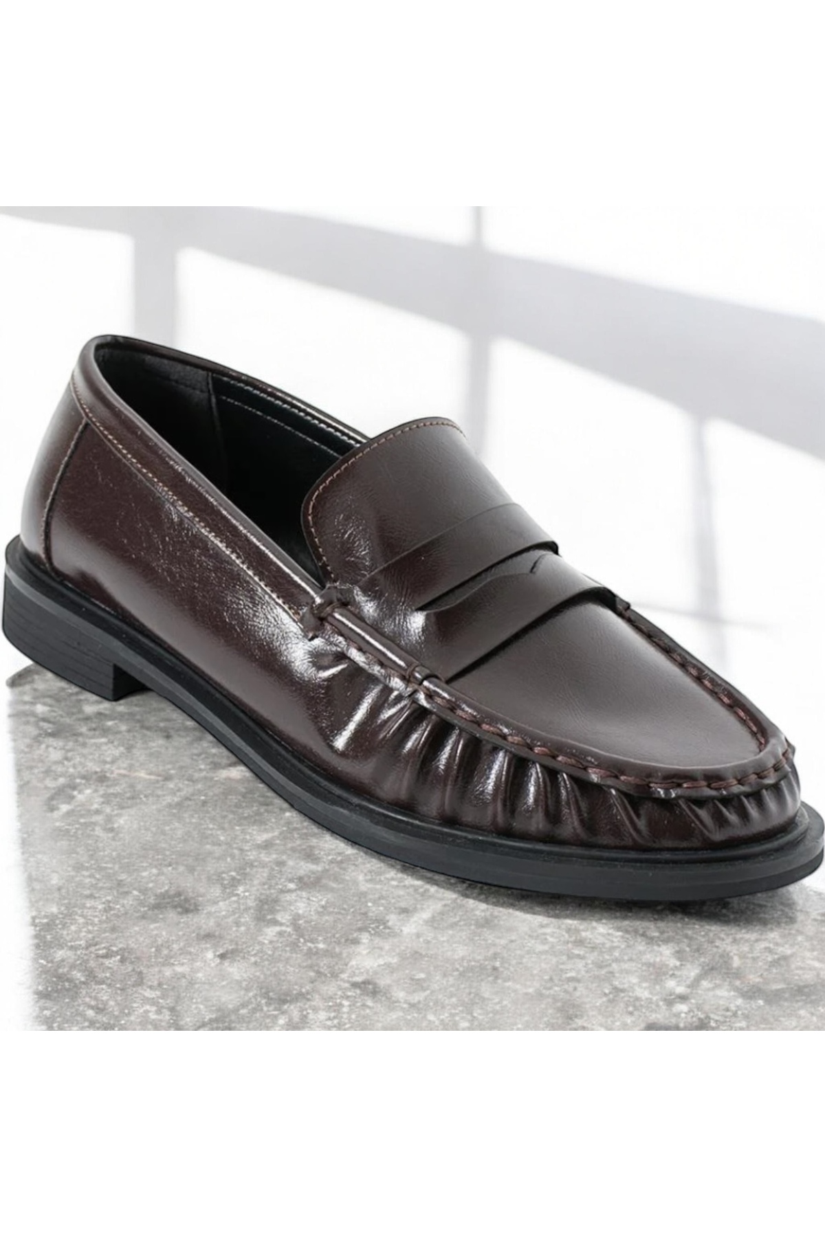 runa shoes büzgü detay parlak loafer makosen görsel 3