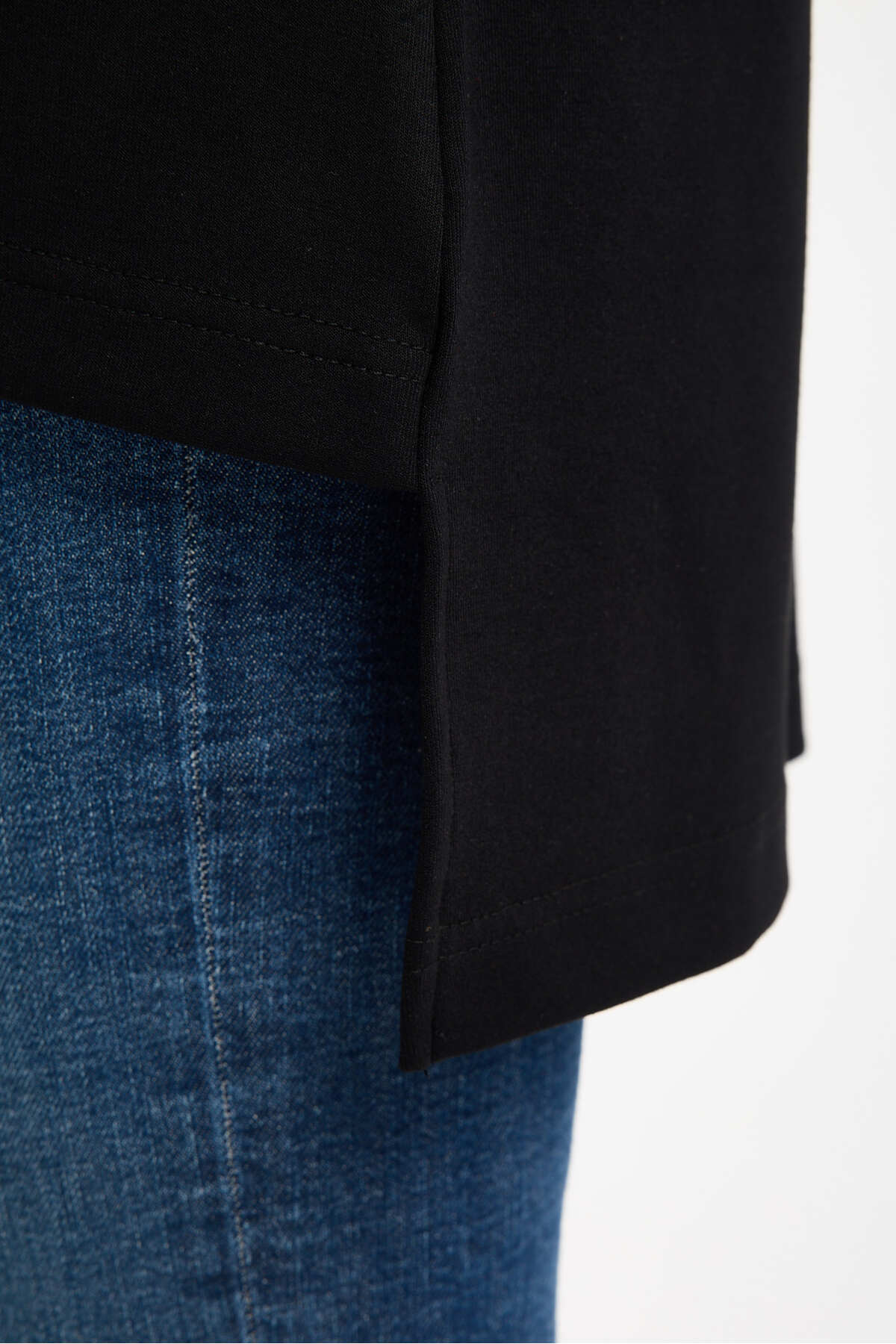 Kadın Premium Modal Kumaş Oversize Tunik – Yumuşak Dokulu Rahat Kesim Günlük Tesettür Üst - Siyah