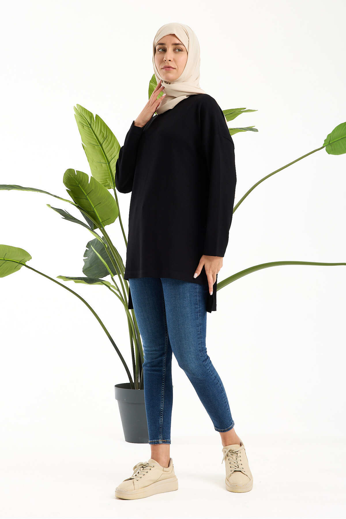 Kadın Premium Modal Kumaş Oversize Tunik – Yumuşak Dokulu Rahat Kesim Günlük Tesettür Üst - Siyah