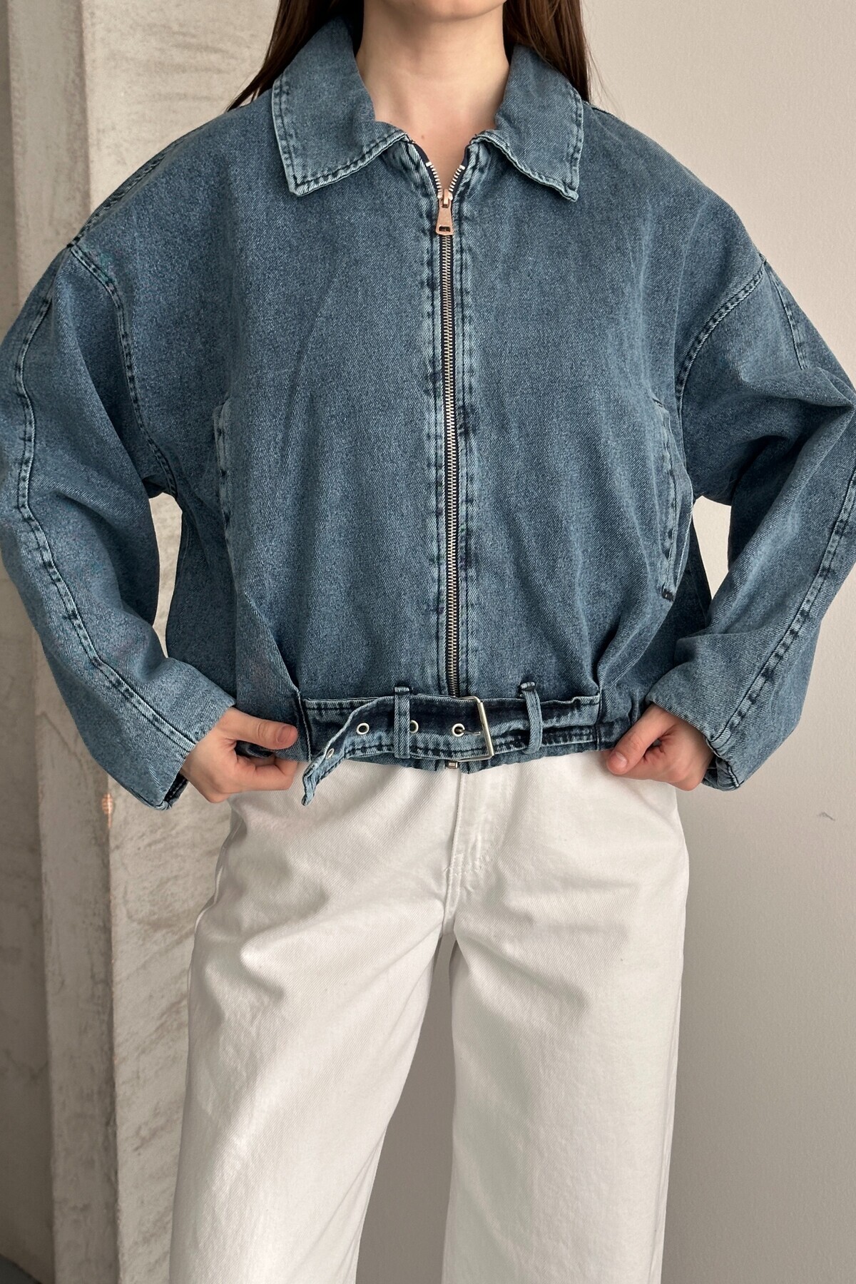 moda armanc  Kadın Oversize Bomber Jean Ceket – Kemer Detaylı Denim Kot Ceket - Görsel 2