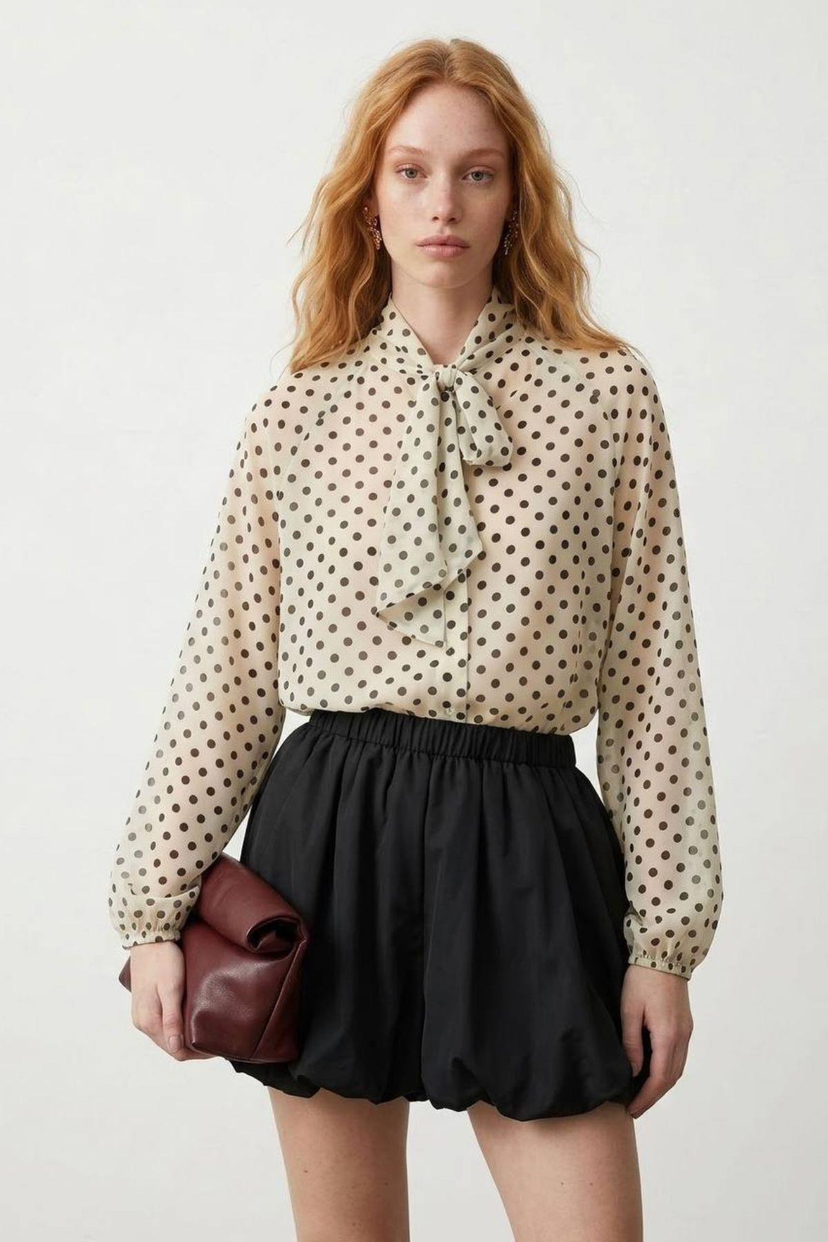 Shopping Shop  Fiyonk Yaka Puantiyeli Şifon Gömlek EKRU