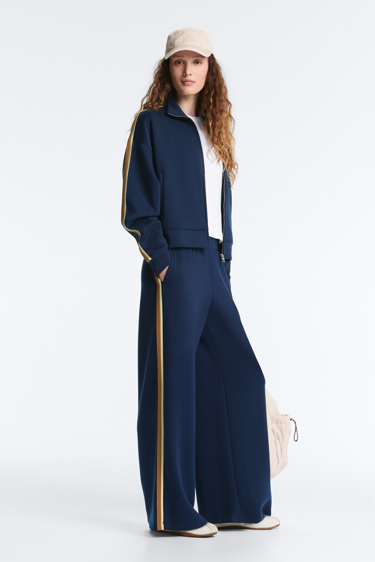 Oysho  Yan şeritli twill düz paça pantolon