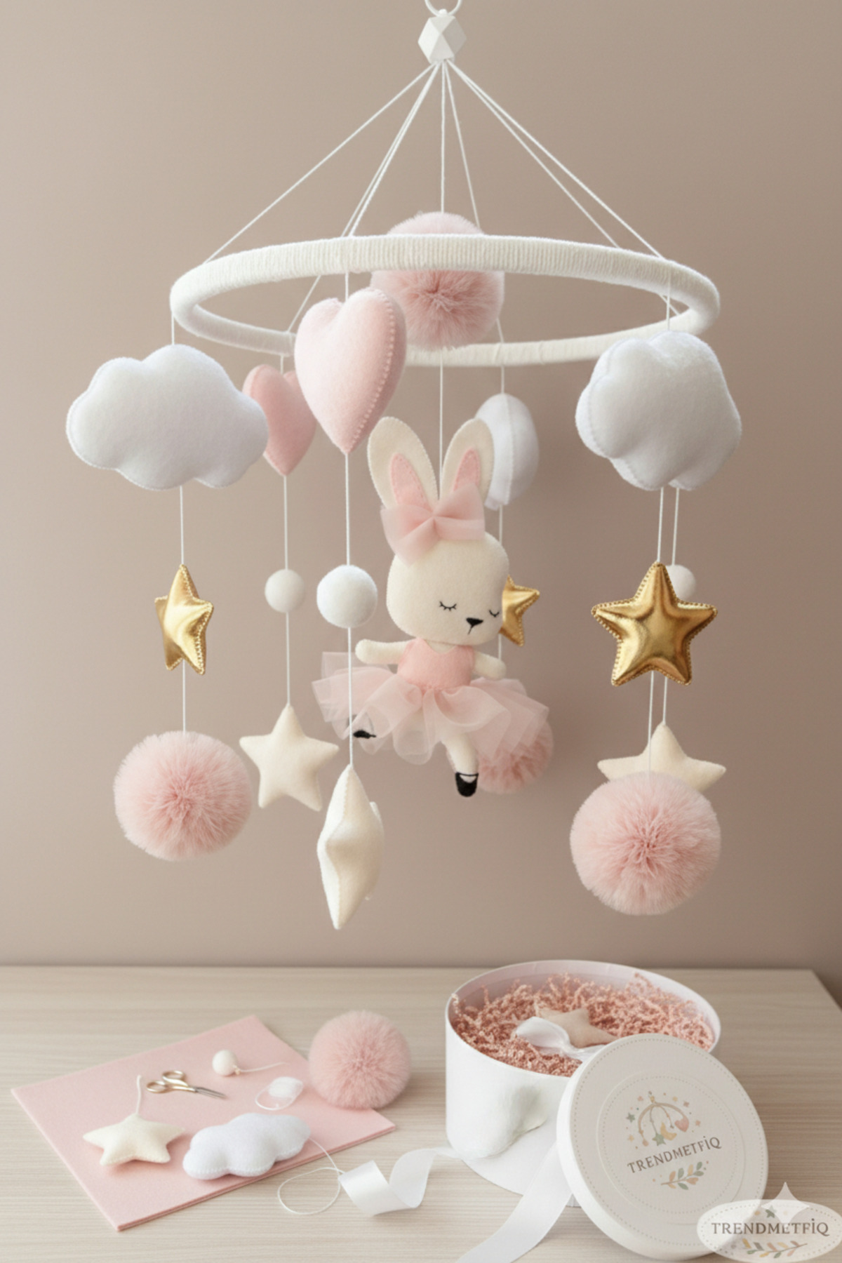 TREND METFİQ DECORATİON Premium El Yapımı Keçe Bebek Dönencesi - Montessori Yenidoğan Uyku Arkadaşı ve Beşik Oyuncağı anne fotoğrafı 4 (önizleme)