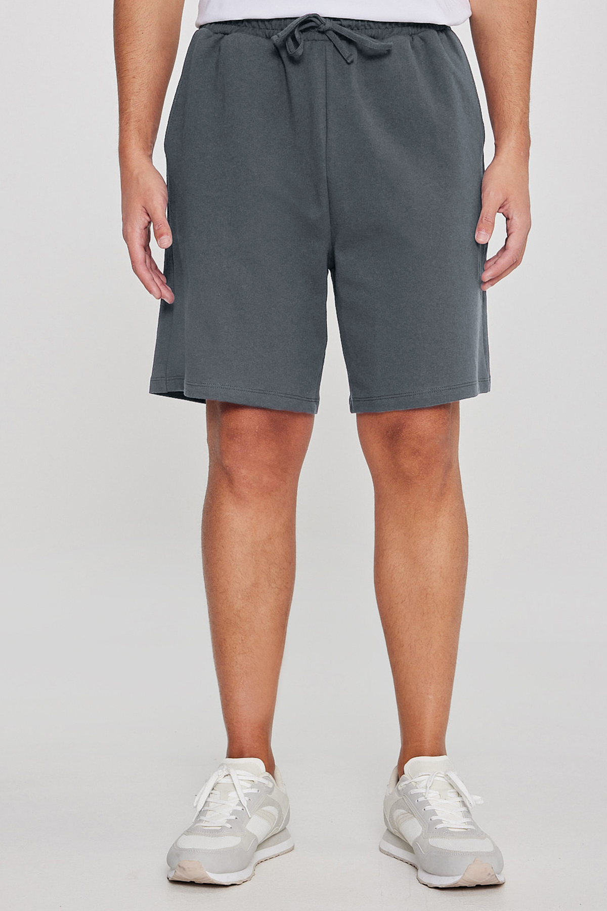 AC&Co / Altınyıldız Classics  Erkek Koyu Antrasit Pamuklu Rahat Nefes Alabilen 2 İplik Cepli Örme Standart Fit Normal Kesim Şort - Görsel 2