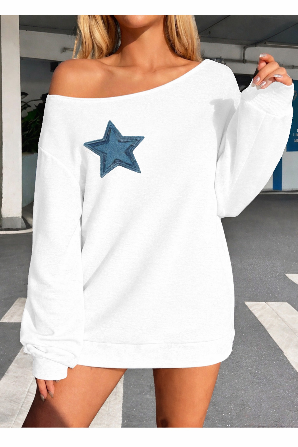 OVER HEAD  Kadın Mavi Yıldız Baskılı Kayık Yaka Oversize Sweatshirt - Görsel 4