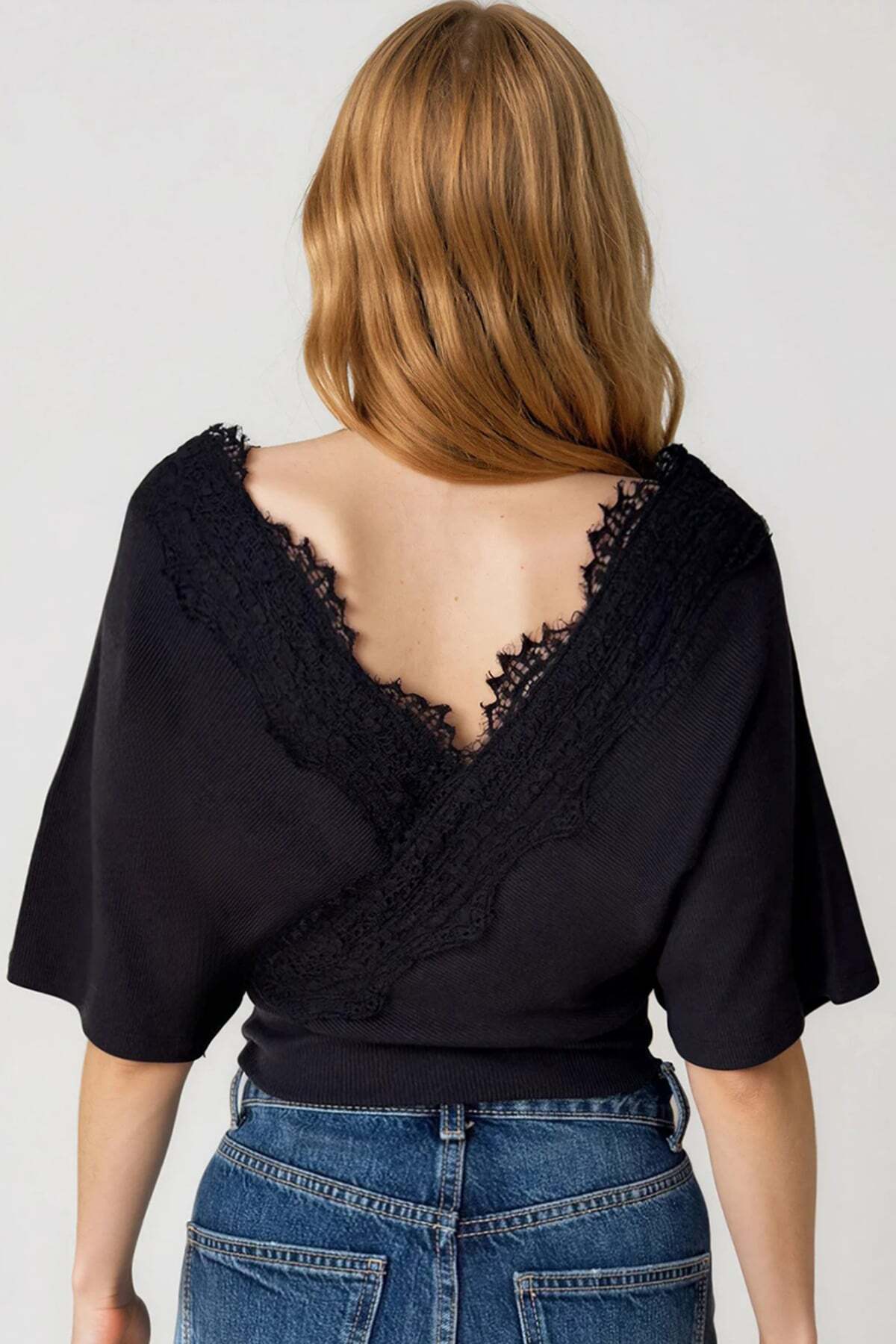 Trend Alaçatı Stili  Siyah Ön Arka V Yaka Dantel Detaylı Örme Bluz ALC-X15407 - Görsel 4
