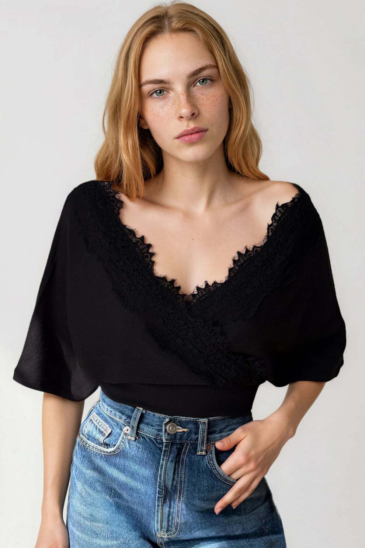 Trend Alaçatı Stili  Siyah Ön Arka V Yaka Dantel Detaylı Örme Bluz ALC-X15407 - Görsel 2