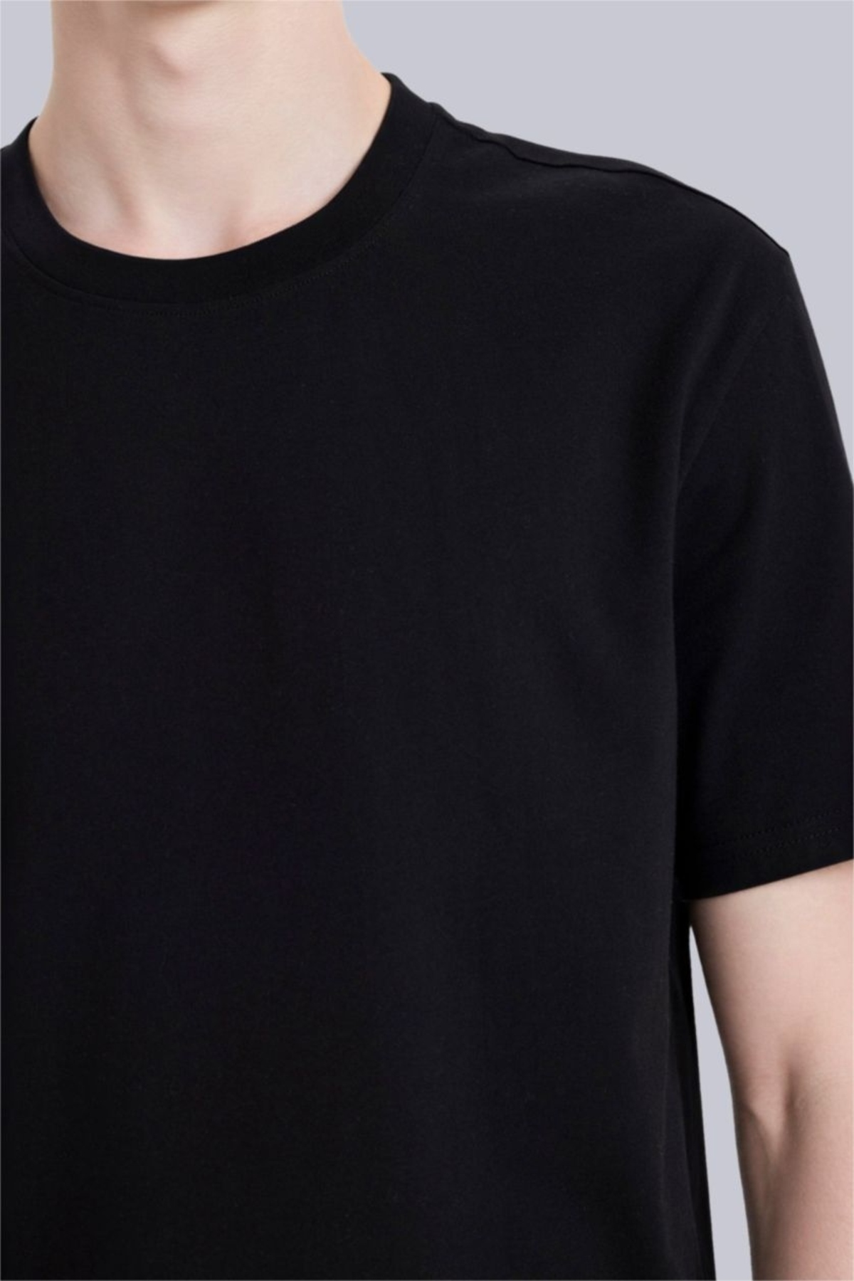 DeFacto Regular Fit Bisiklet Yaka Basic Kısa Kollu Tişört V7699AZ26SP görsel 4