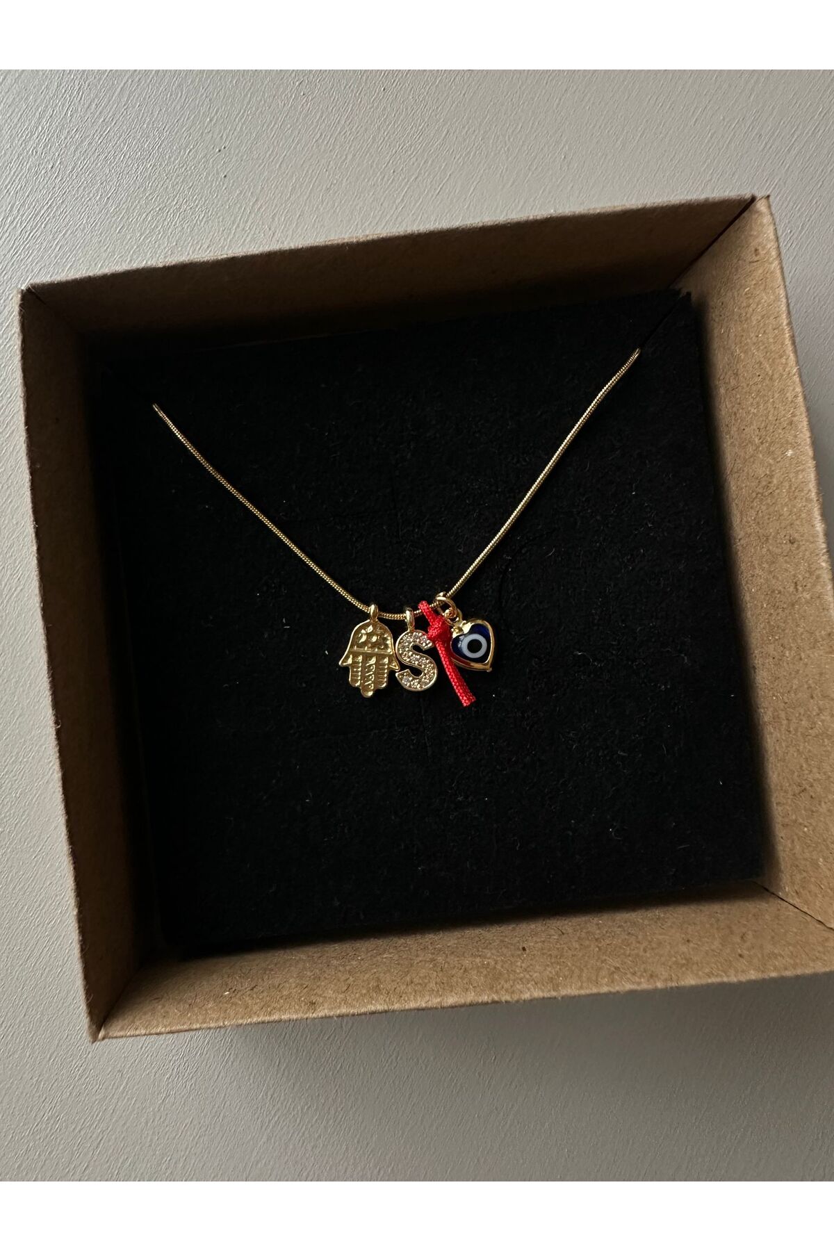 Hamsa Kalpli Nazar Boncuğu ve Taşlı Harf Charm Çelik Zincirli Kişiye Özel 45 cm Kadın Kolye - Detay Görseli 1