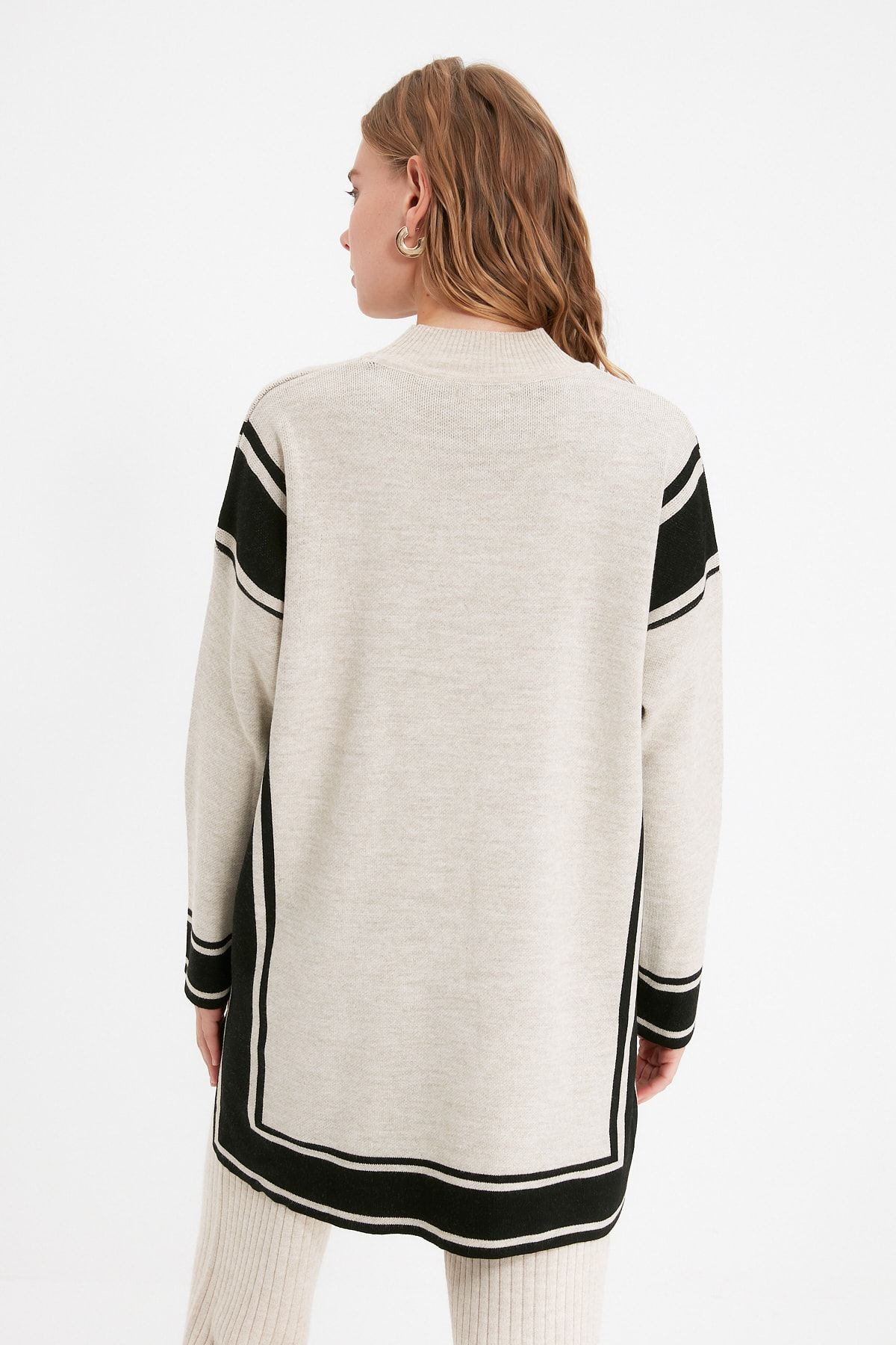 Trendyol Modest-Stein gestreifter Strickpullover mit hohem Kragen TCTAW22AK0163 5