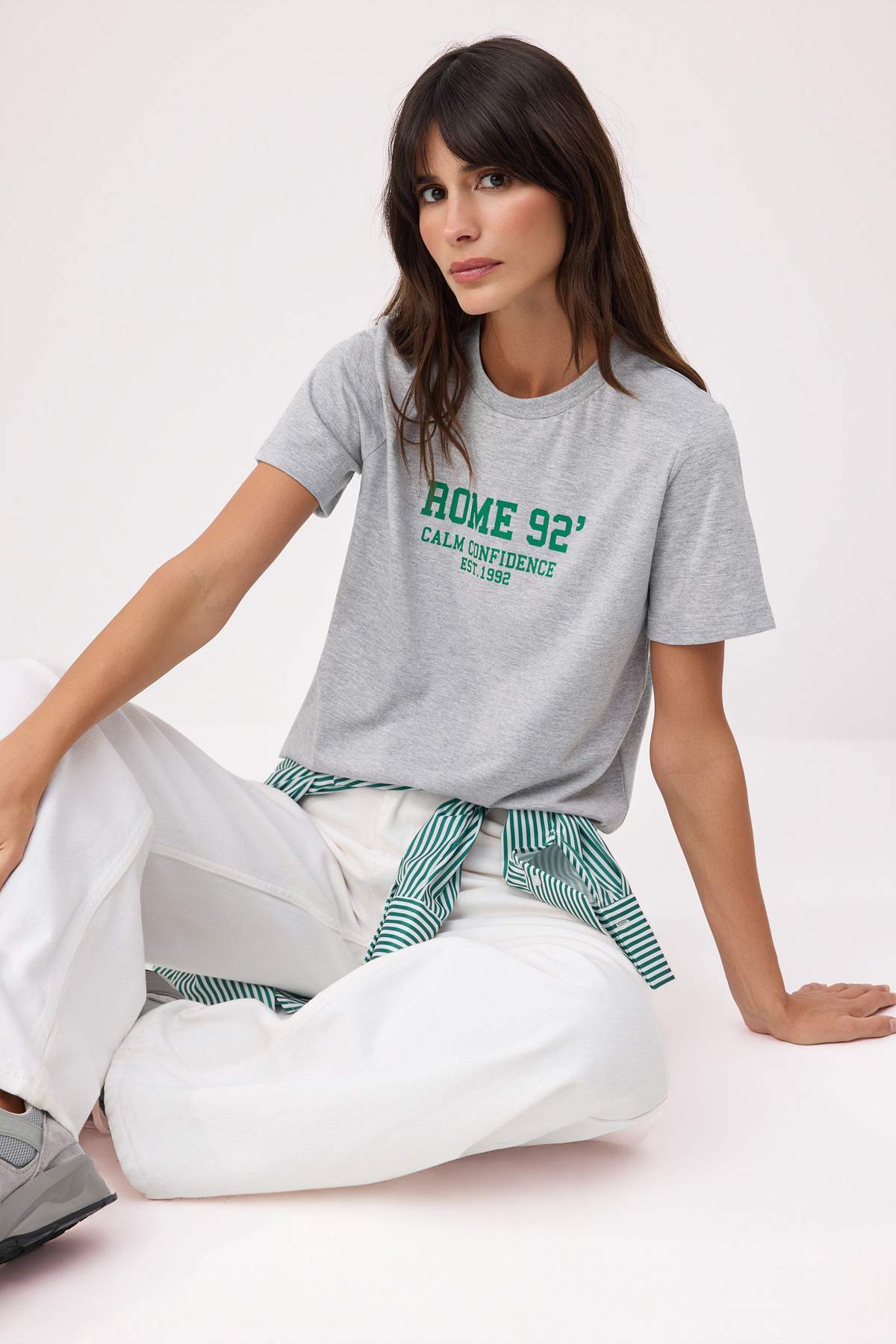 Trendyolmilla  Gri Melanj Slogan Regular/Normal Kalıp Kısa Kollu Pamuklu Örme T-Shirt TWOSS26TS00161