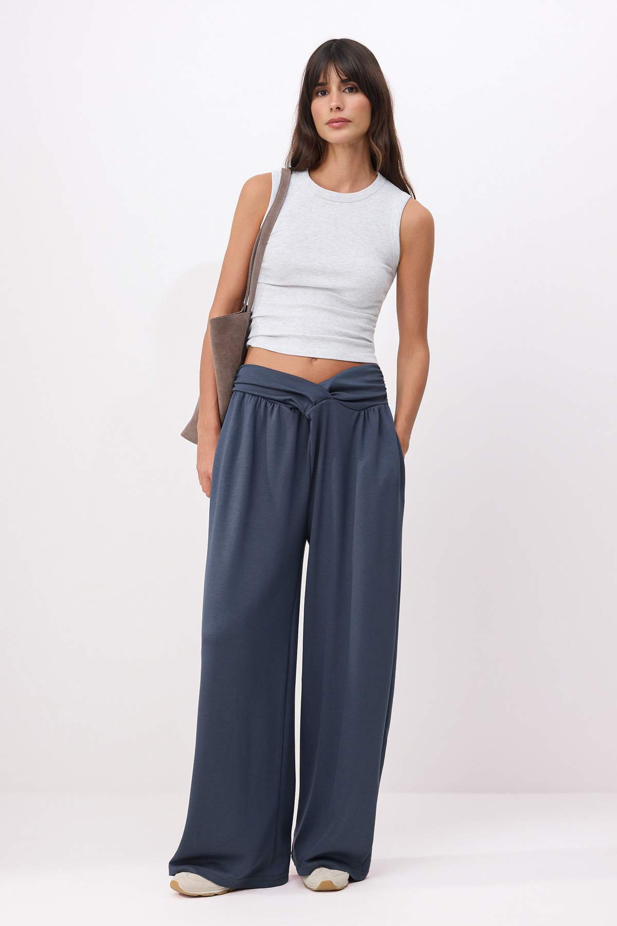Trendyolmilla Antrasit Wide Leg/Geniş Paça Büzgülü Normal Bel Uzun Örme Pantolon TWOSS26PL00156