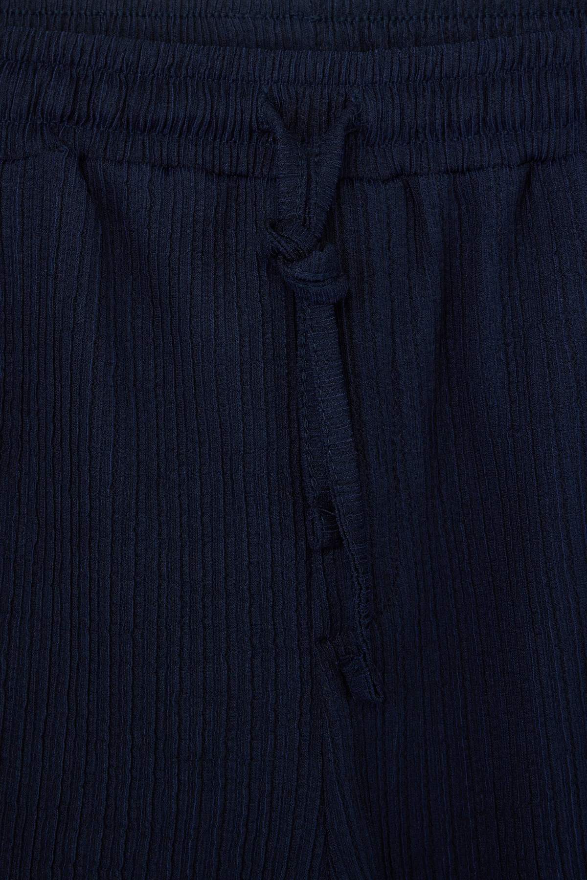 Trendyolmilla  Lacivert Regular/Normal Kesim Dokulu Bürümcük Şort & Bermuda TMNSS26SR00002 - Görsel 5