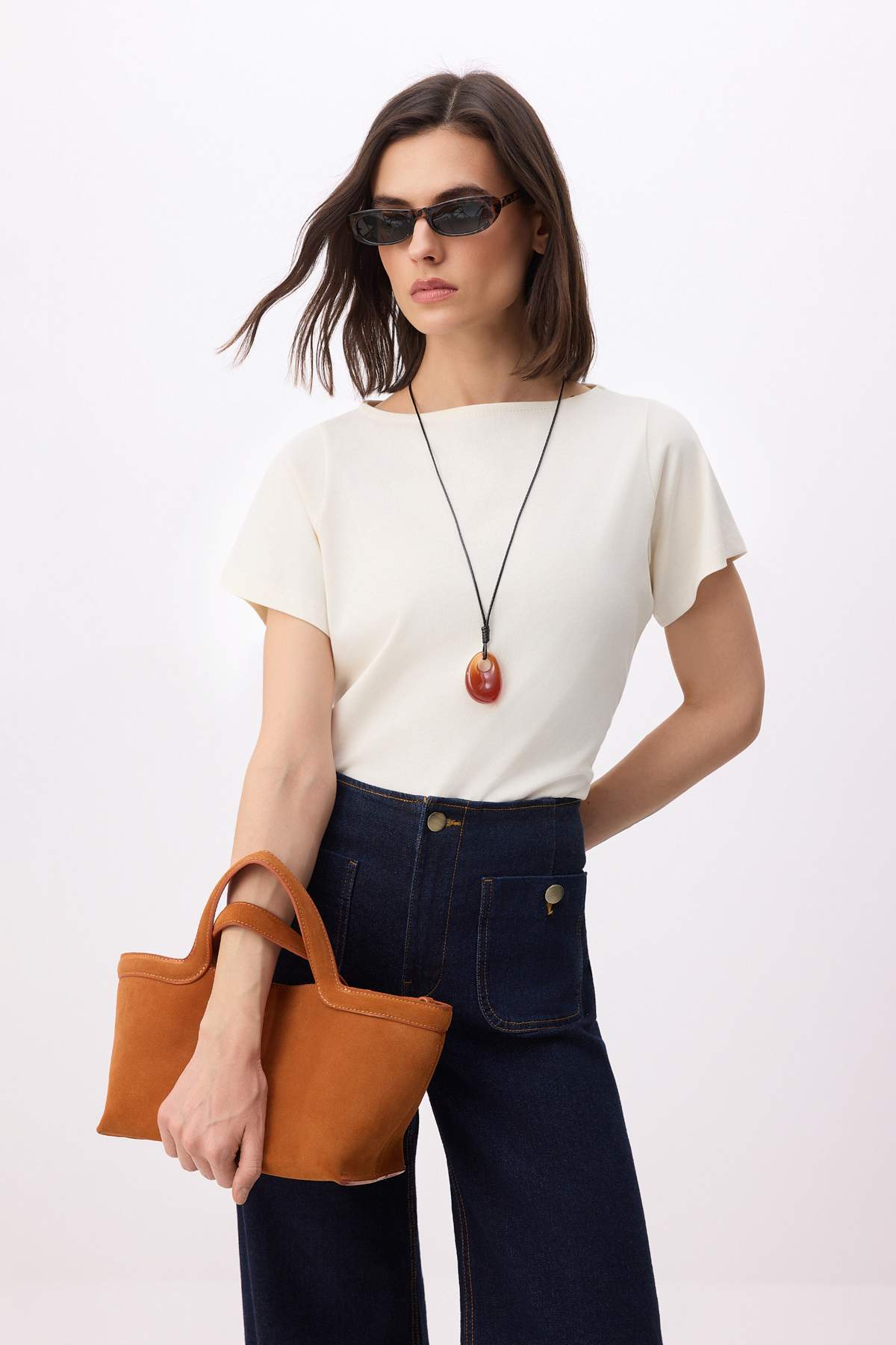 Trendyolmilla  Ekru Relaxed/Rahat Kalıp Kayık Yaka Kısa Kollu %100 Pamuk Örme T-Shirt TWOSS26TS00004