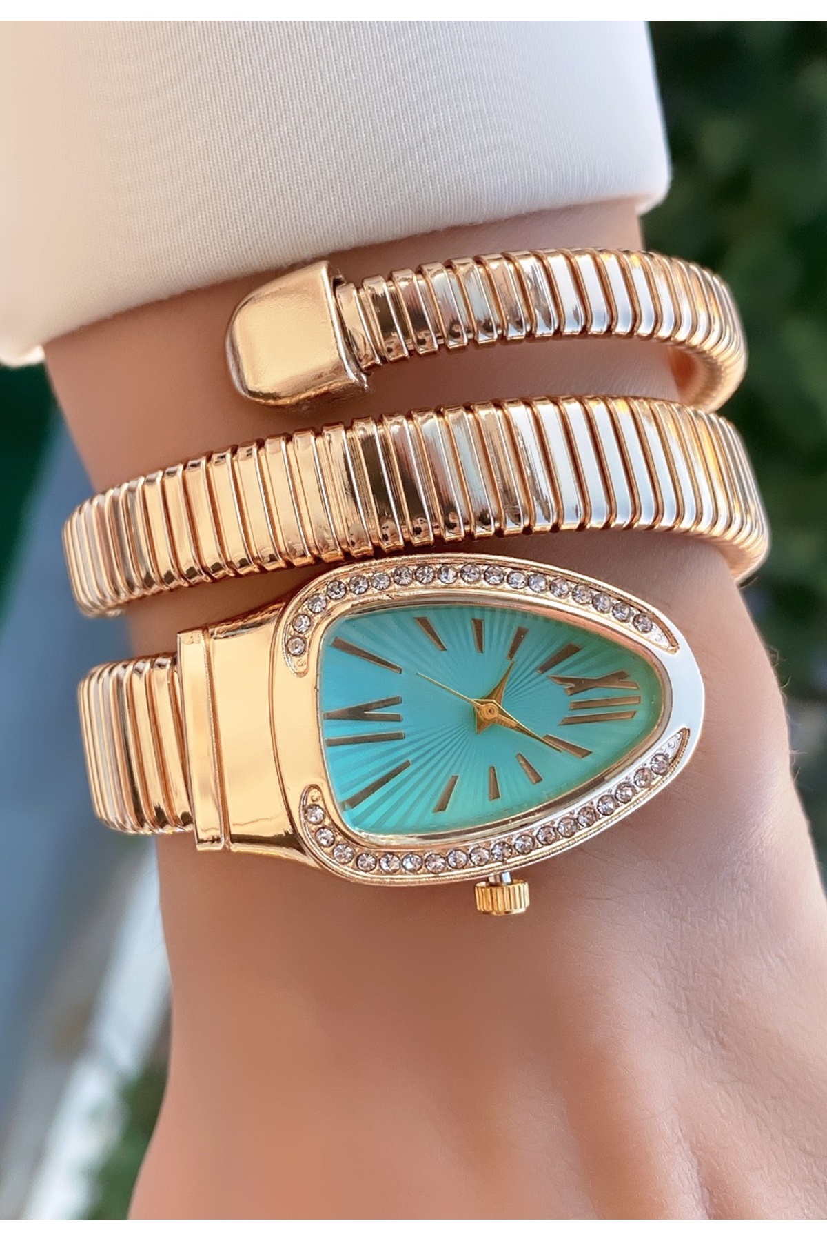 Merand  Altın Renk Özel Tasarım Taşlı Dolamalı Yılan Model Kadın Kol Saati - Görsel 5
