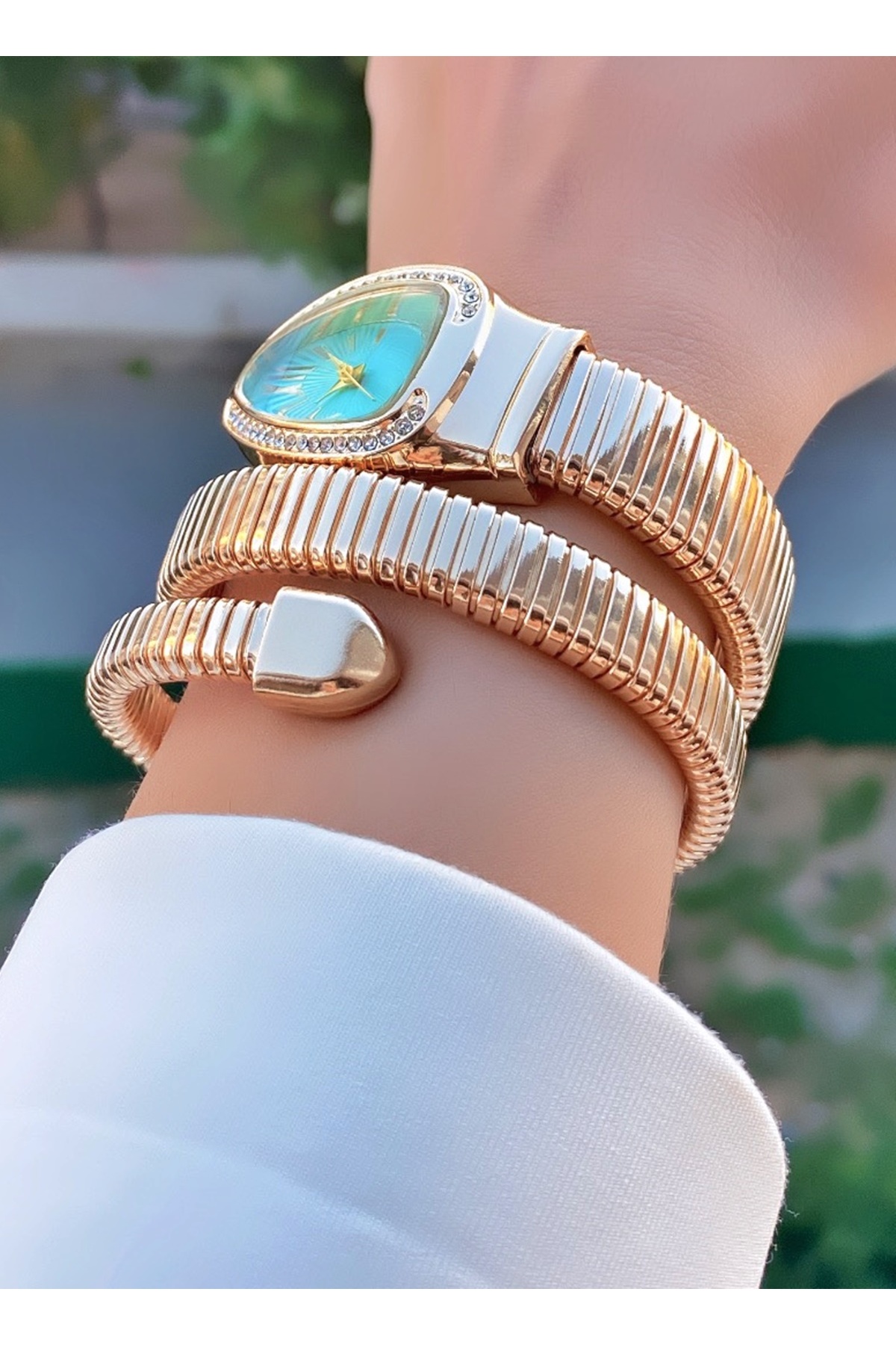 Merand  Altın Renk Özel Tasarım Taşlı Dolamalı Yılan Model Kadın Kol Saati - Görsel 6