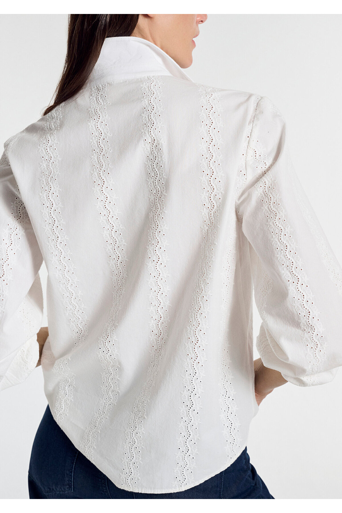 Mavi  Nakış Detaylı Beyaz Gömlek Regular Fit / Normal Kesim 1211380-70057 - Görsel 4