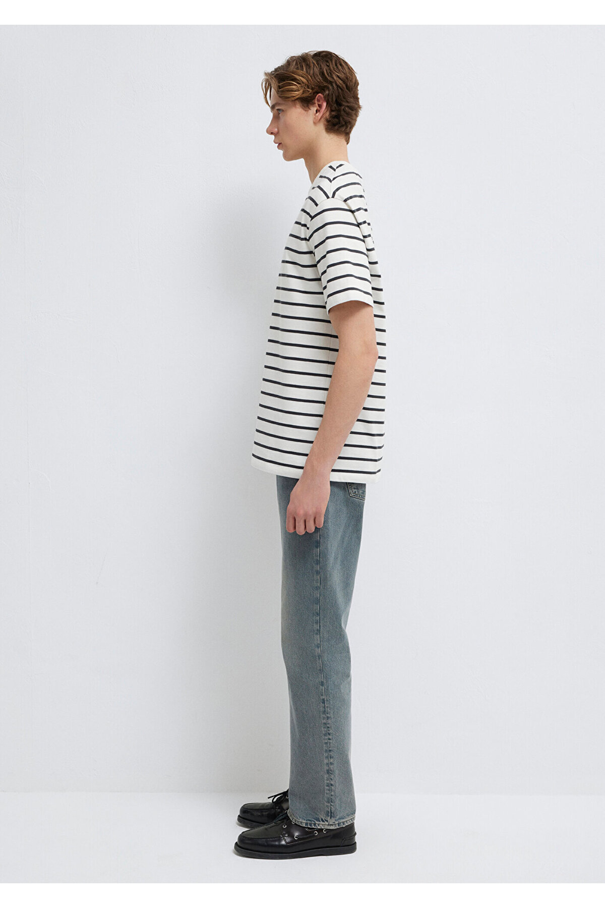 Mavi  Logo Baskılı Çizgili Beyaz Tişört Loose Fit / Bol Rahat Kesim 0612420-86678 - Görsel 4
