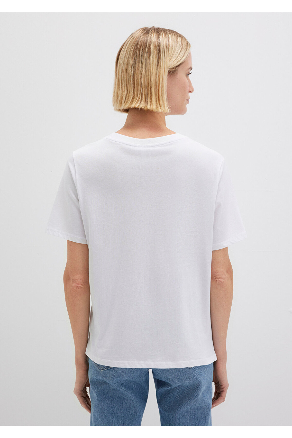 Mavi  Bisiklet Yaka Beyaz Basic Tişört Regular Fit / Normal Kesim 1600955-620 - Görsel 4