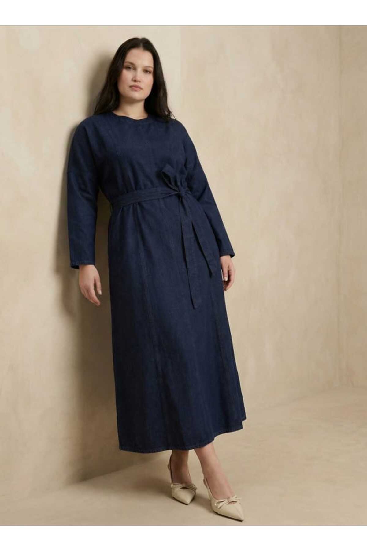 Alia  Kuşak Detaylı Denim Büyük Beden Elbise - Koyu Lacivert - - Görsel 2
