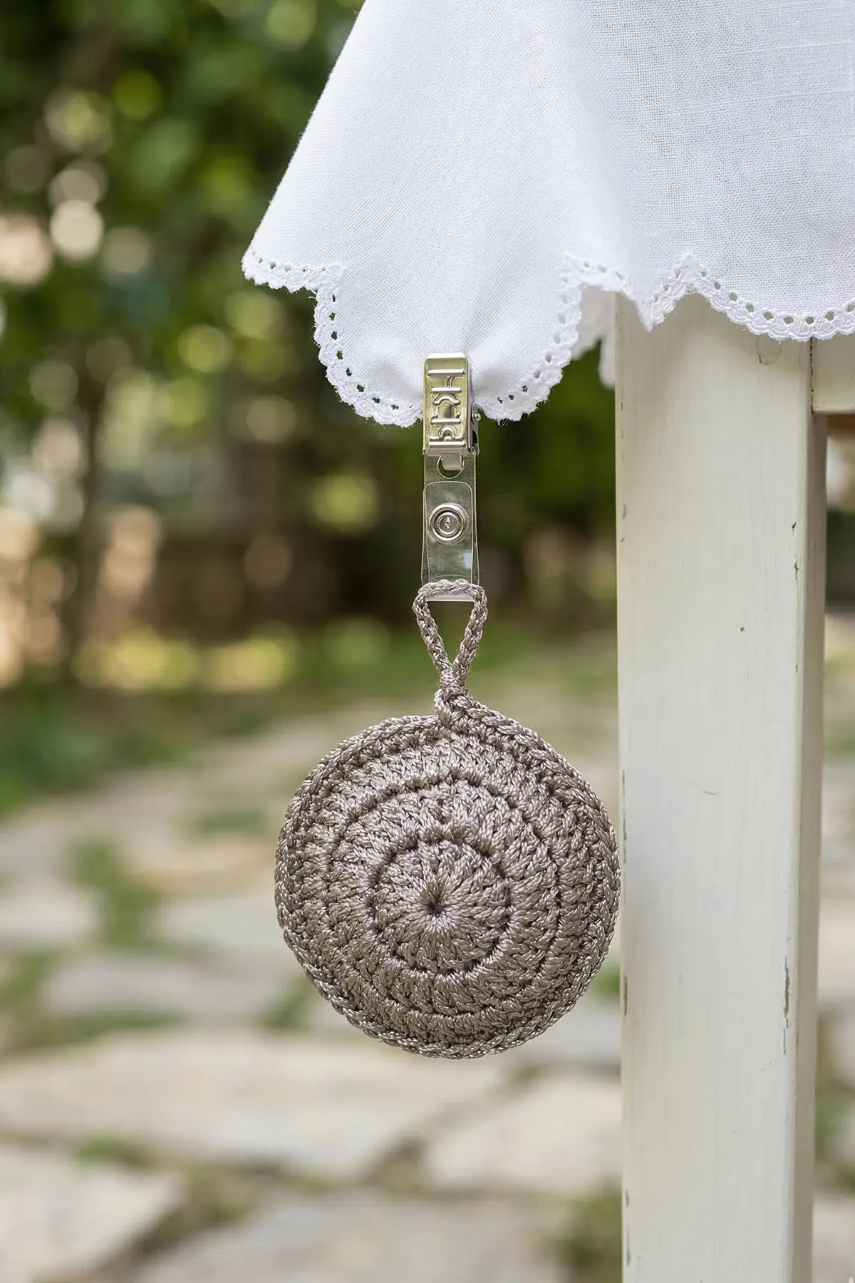 Decorative Tablecloth Weight Hand Knitting Fastener Holder with Latch 1 Piece