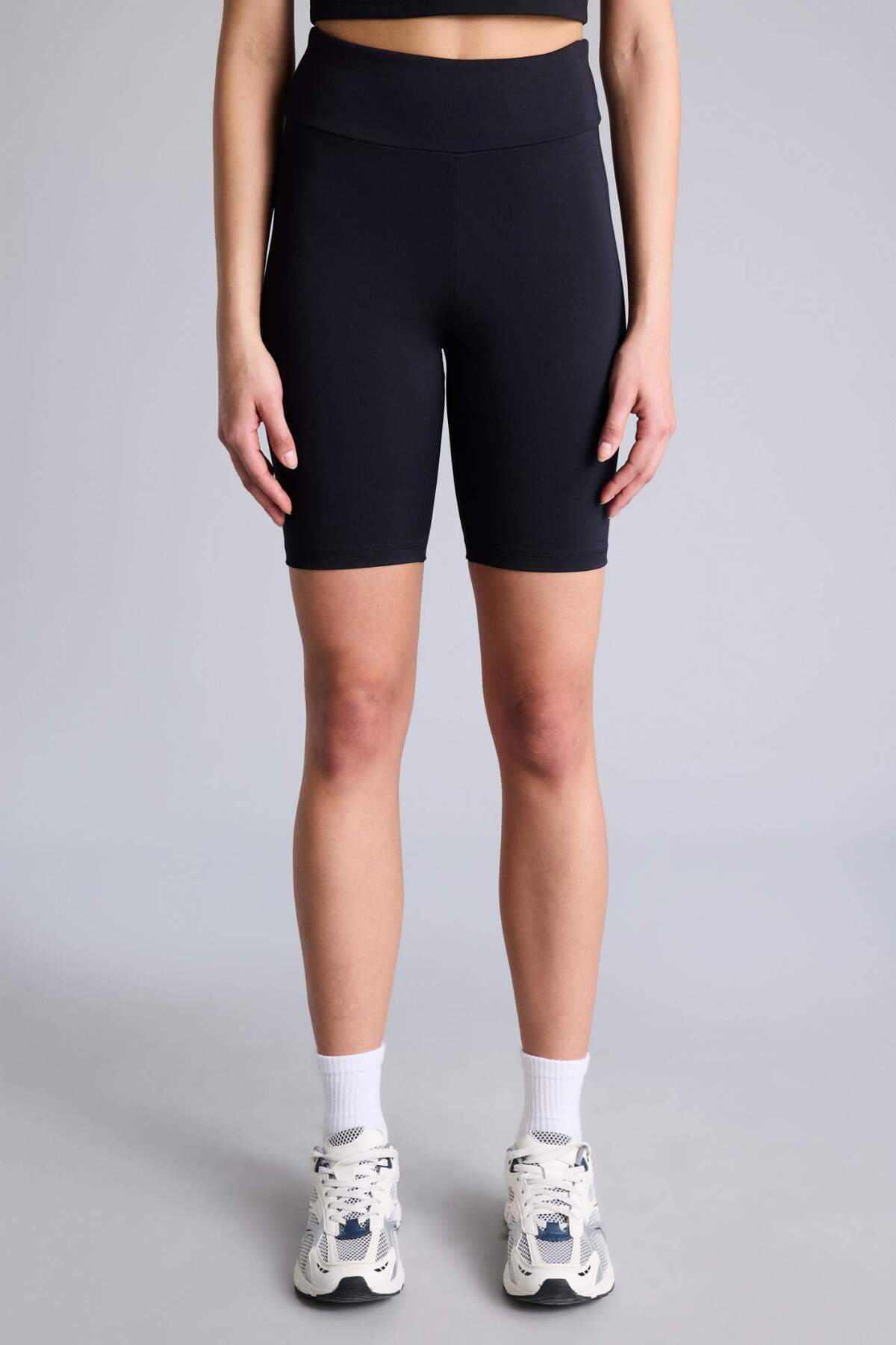 Defacto  Yüksek Bel Esnek Beli Saran Biker Kısa Basic Düz Sporcu Tayt Z6741AZ23SP - Görsel 3