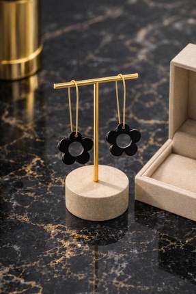 EPAksesuar Çiçek Formlu Sallantılı Küpe – Altın Renk Uzun Kanca Aparatlı