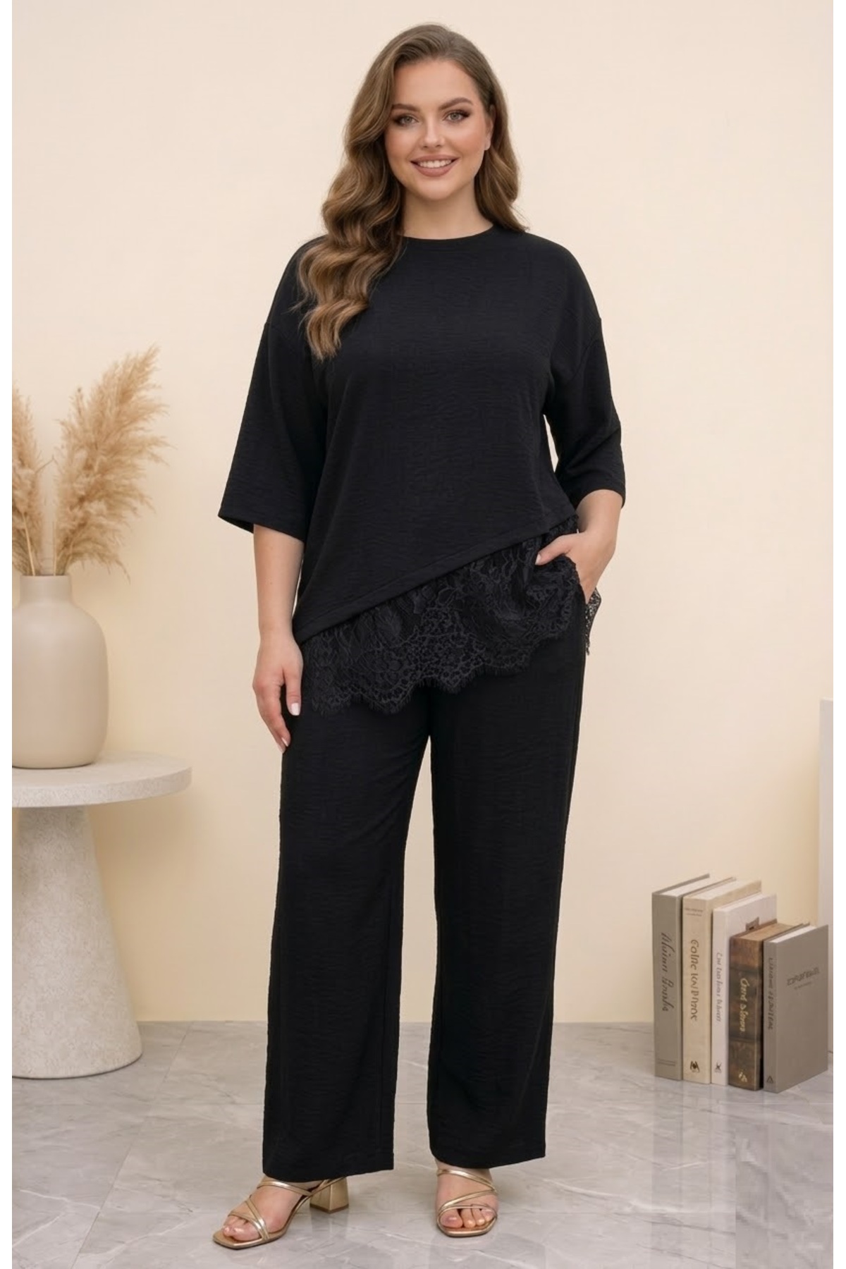 Butik Nilyam  Kadın Büyük Beden Bisiklet Yaka Kısa Kol Yumuşak Modal Kumaş Çapraz Dantel Detaylı Esnek Bluz 26200 - Görsel 7