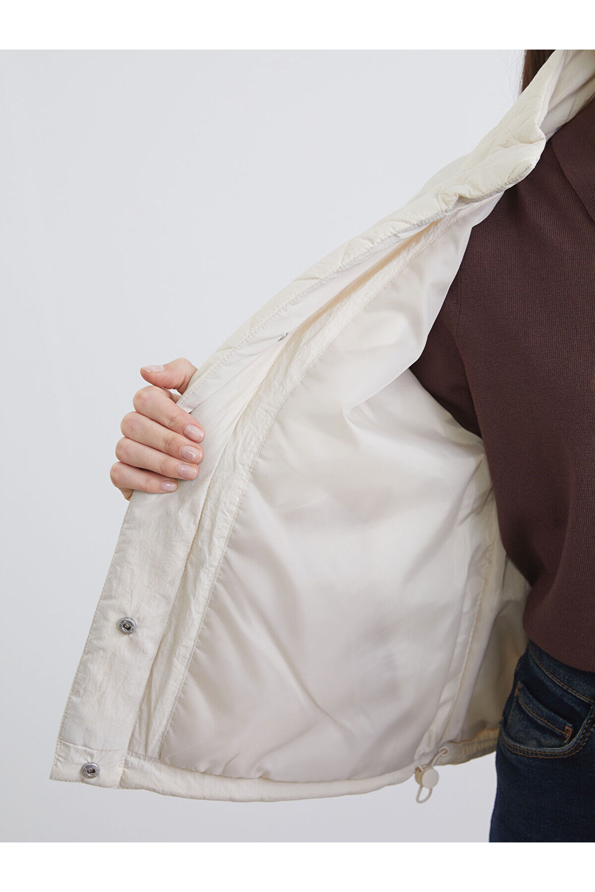 LC Waikiki  Timeless Clothing & Zamansız Seçimler Hakim Roba Yaka Baklava İşlemeli Kadın Şişme Mont - Görsel 4