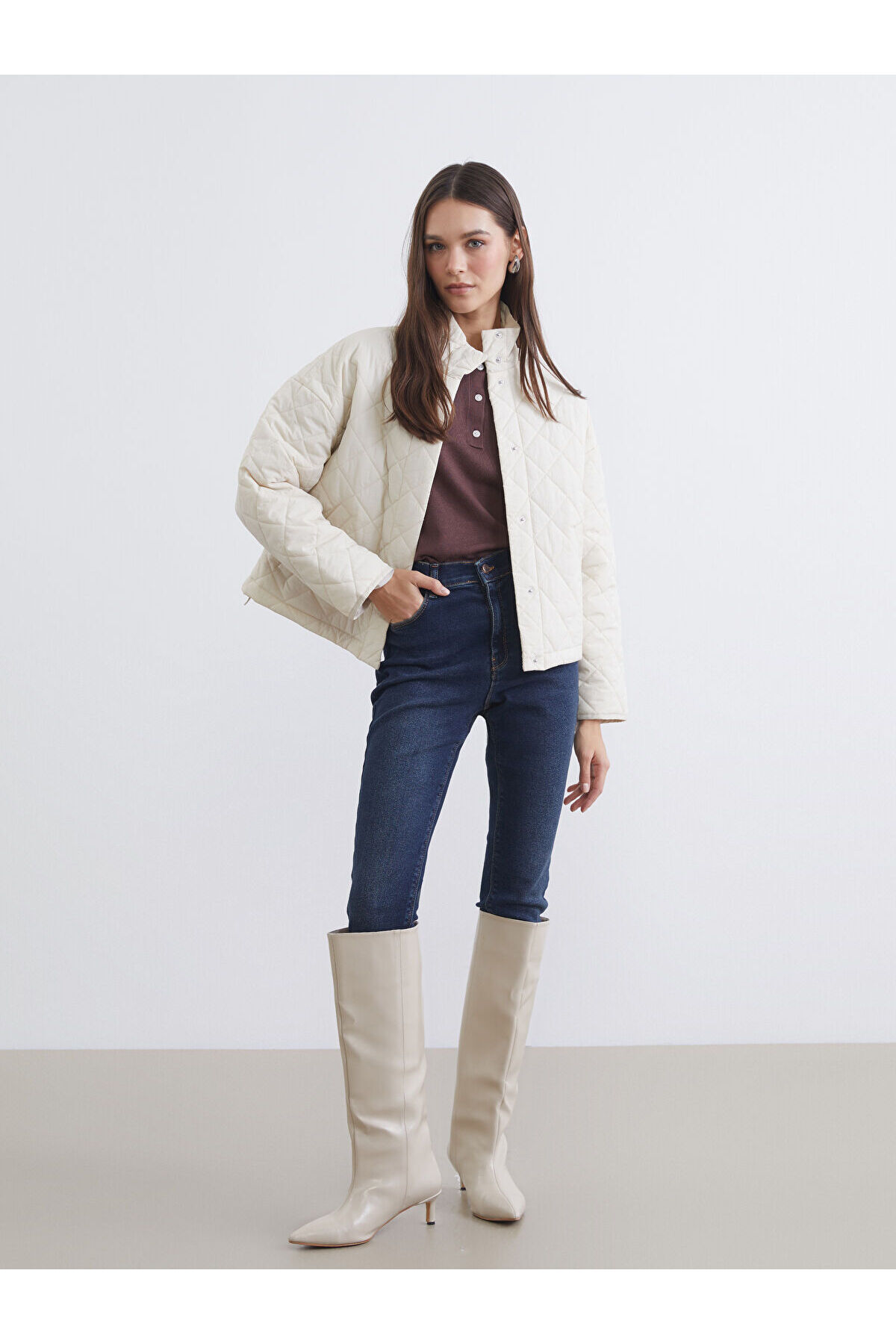 LC Waikiki  Timeless Clothing & Zamansız Seçimler Hakim Roba Yaka Baklava İşlemeli Kadın Şişme Mont - Görsel 3