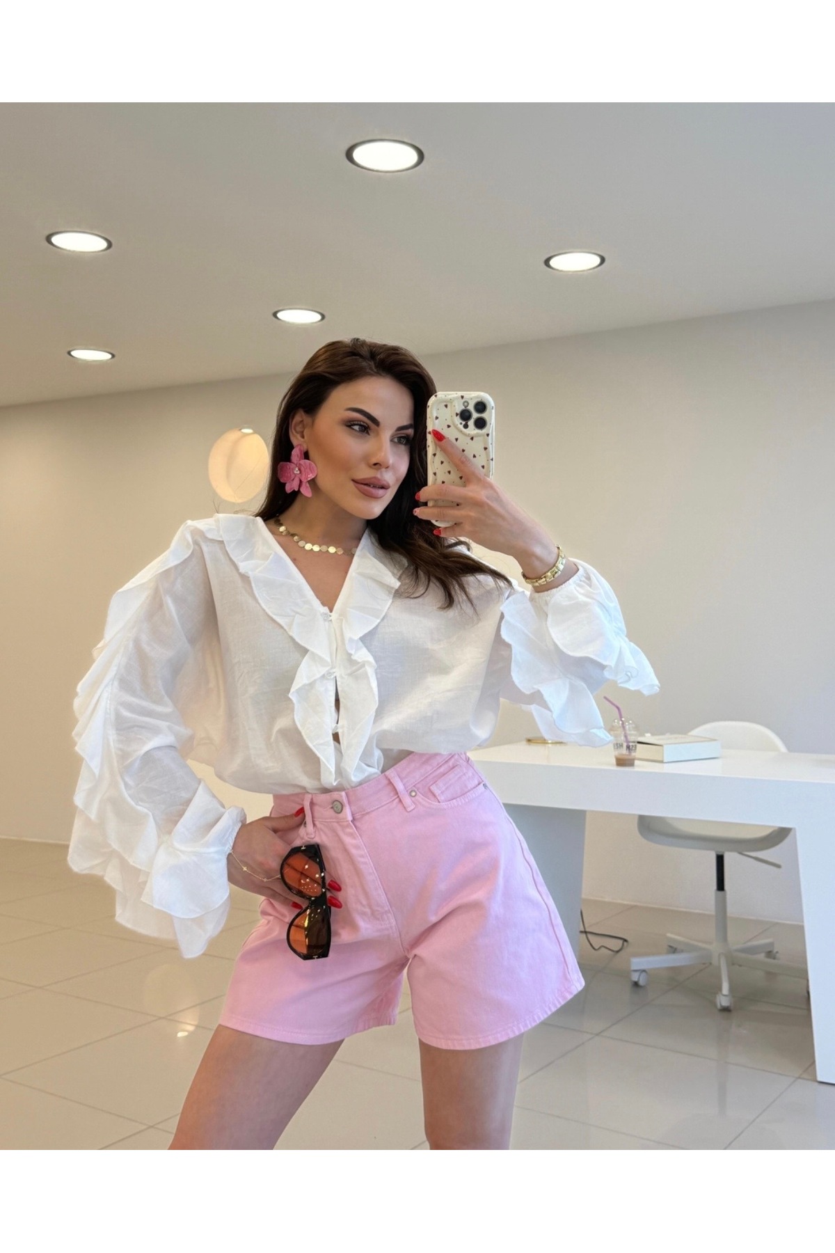 Olbia  Beyaz fırfır detaylı gömlek