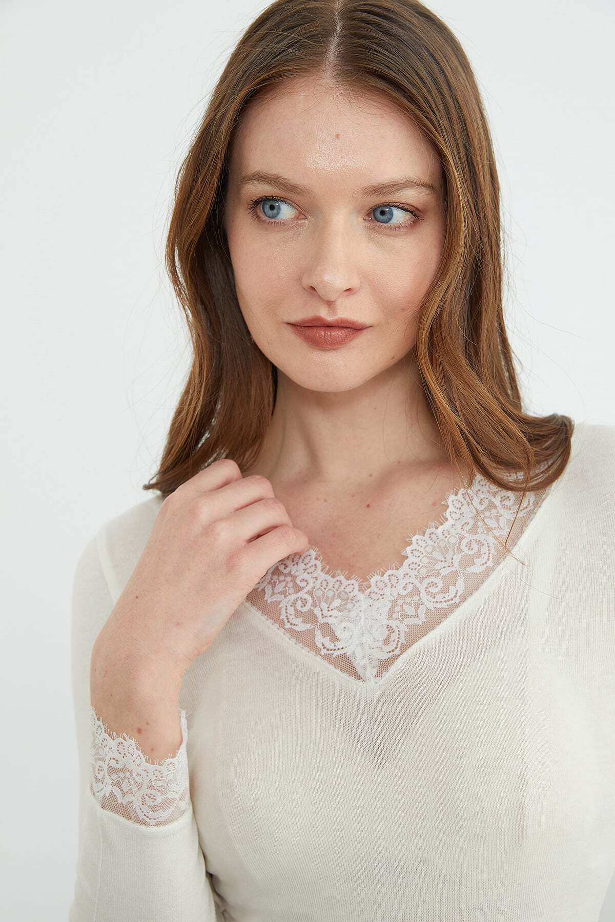 Fullamoda  Kol Ve Yaka Dantelli Transparan Bluz