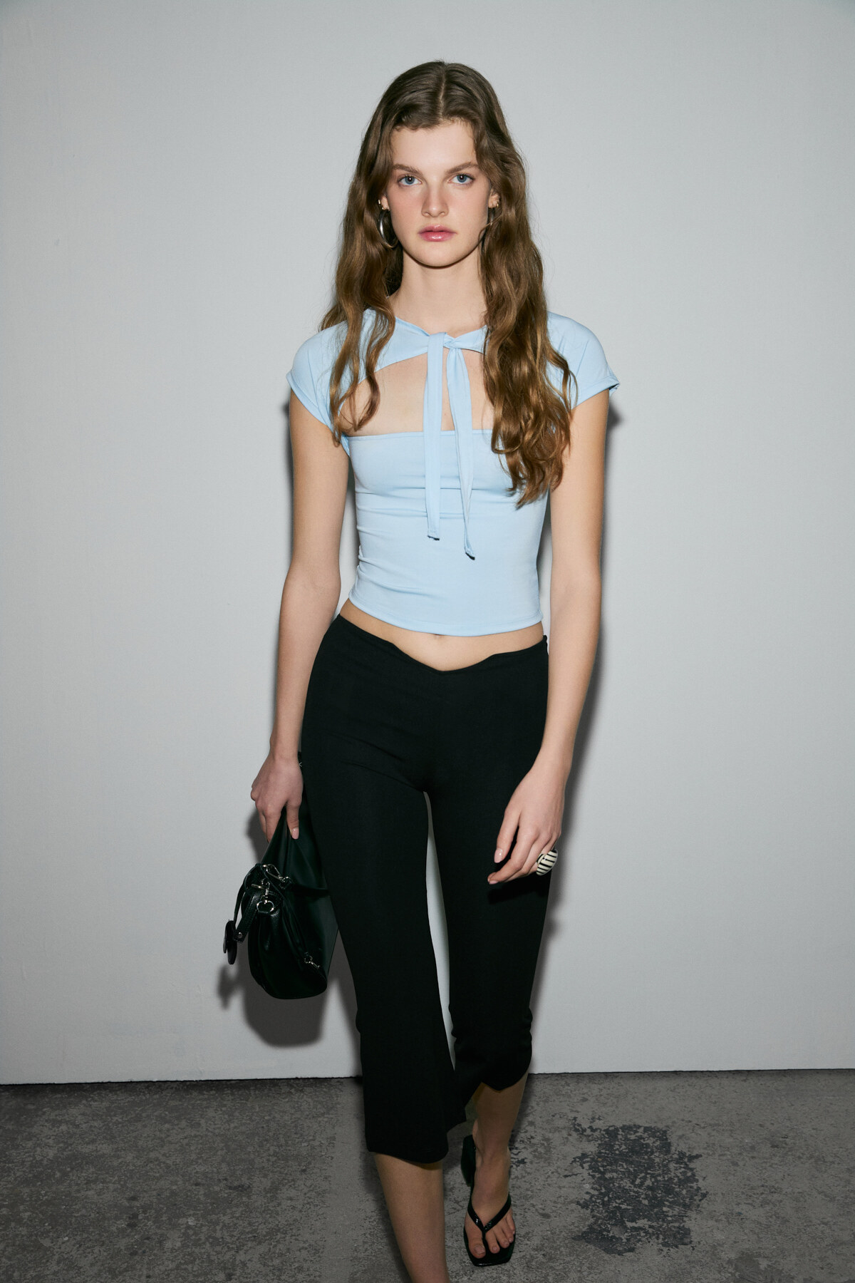 GRIMELANGE  DELABARCA Kadın Yumuşak Kumaşlı Yakadan Bağlama Detaylı Kısa Kollu Mavi Bluz - Görsel 3