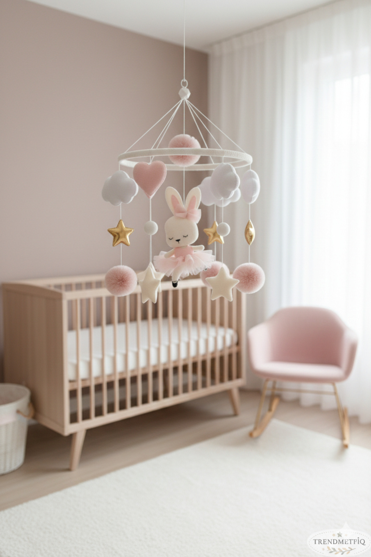 TREND METFİQ DECORATİON Premium El Yapımı Keçe Bebek Dönencesi - Montessori Yenidoğan Uyku Arkadaşı ve Beşik Oyuncağı anne fotoğrafı 5 (önizleme)