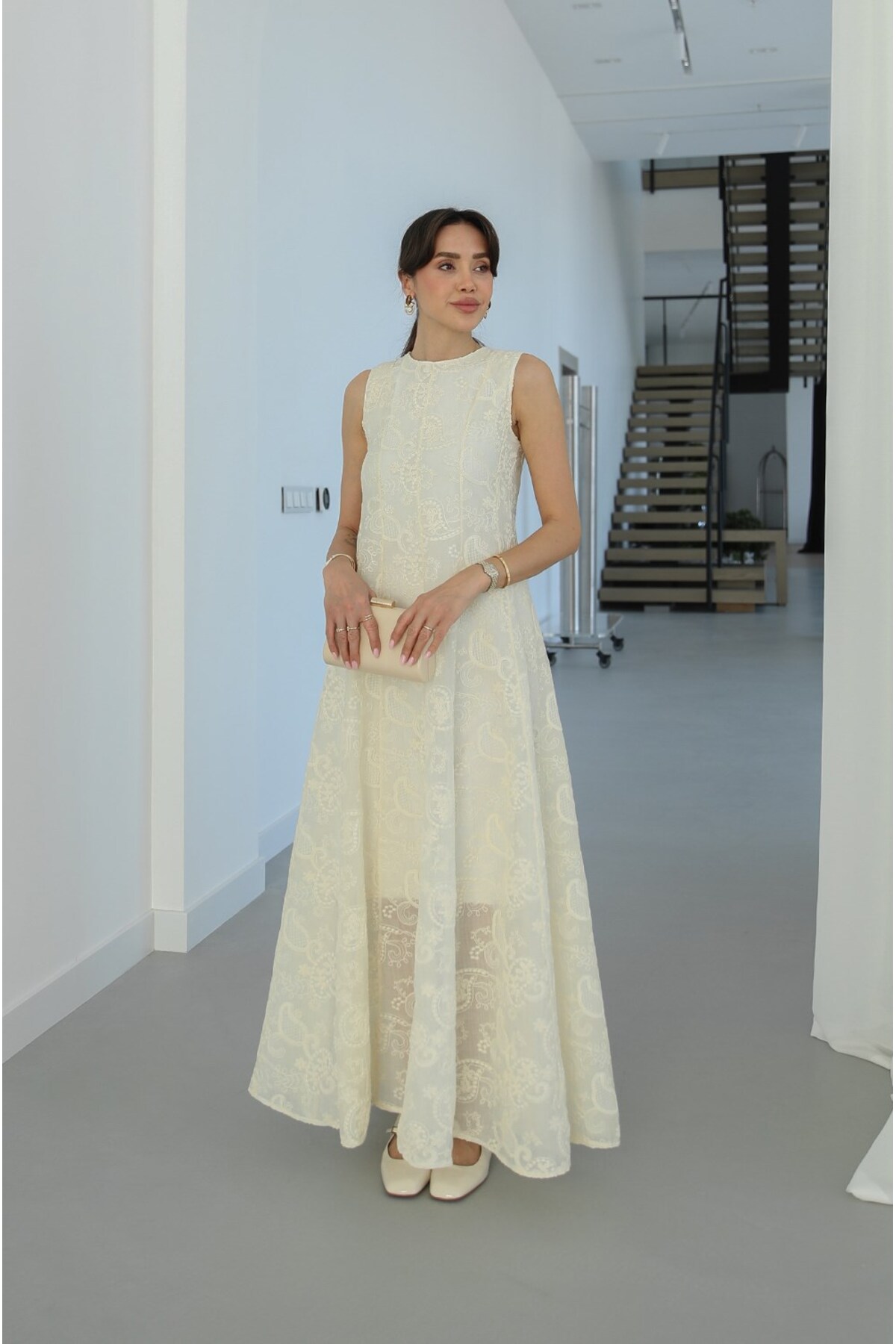 Havoş  Bej Peri Brodeli Sıfır Kollu Elbise - Görsel 2