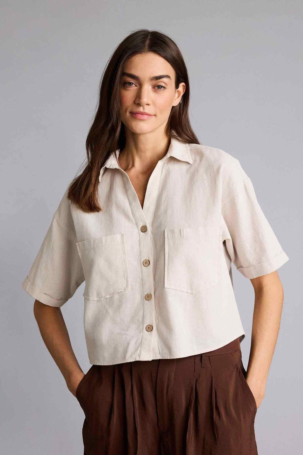 DeFacto Boxy Fit Keten Karışımlı Kısa Kollu Gömlek V2523AZ26SP