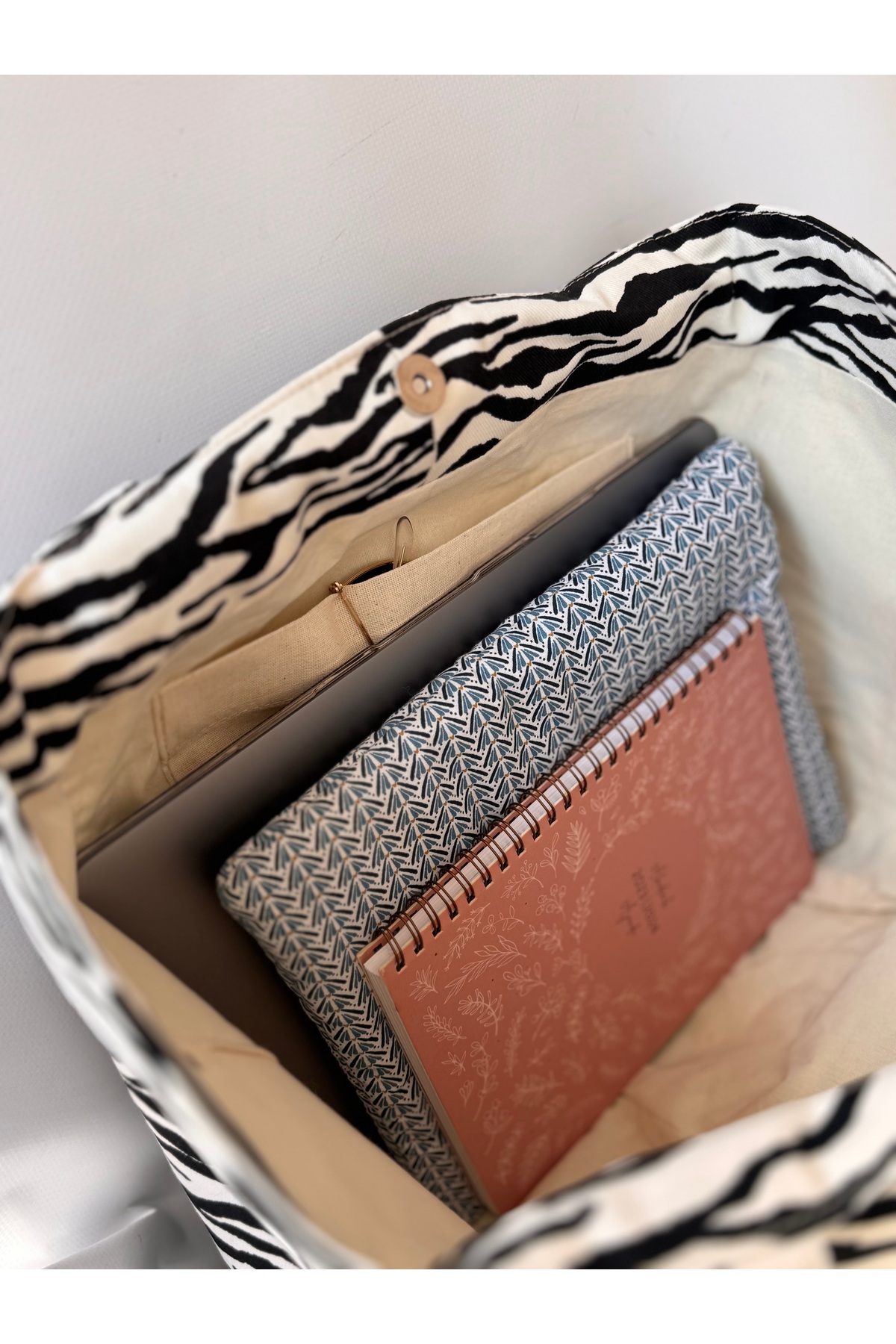 soare shop Zebra desenli kanvas omuz çantası görsel 4