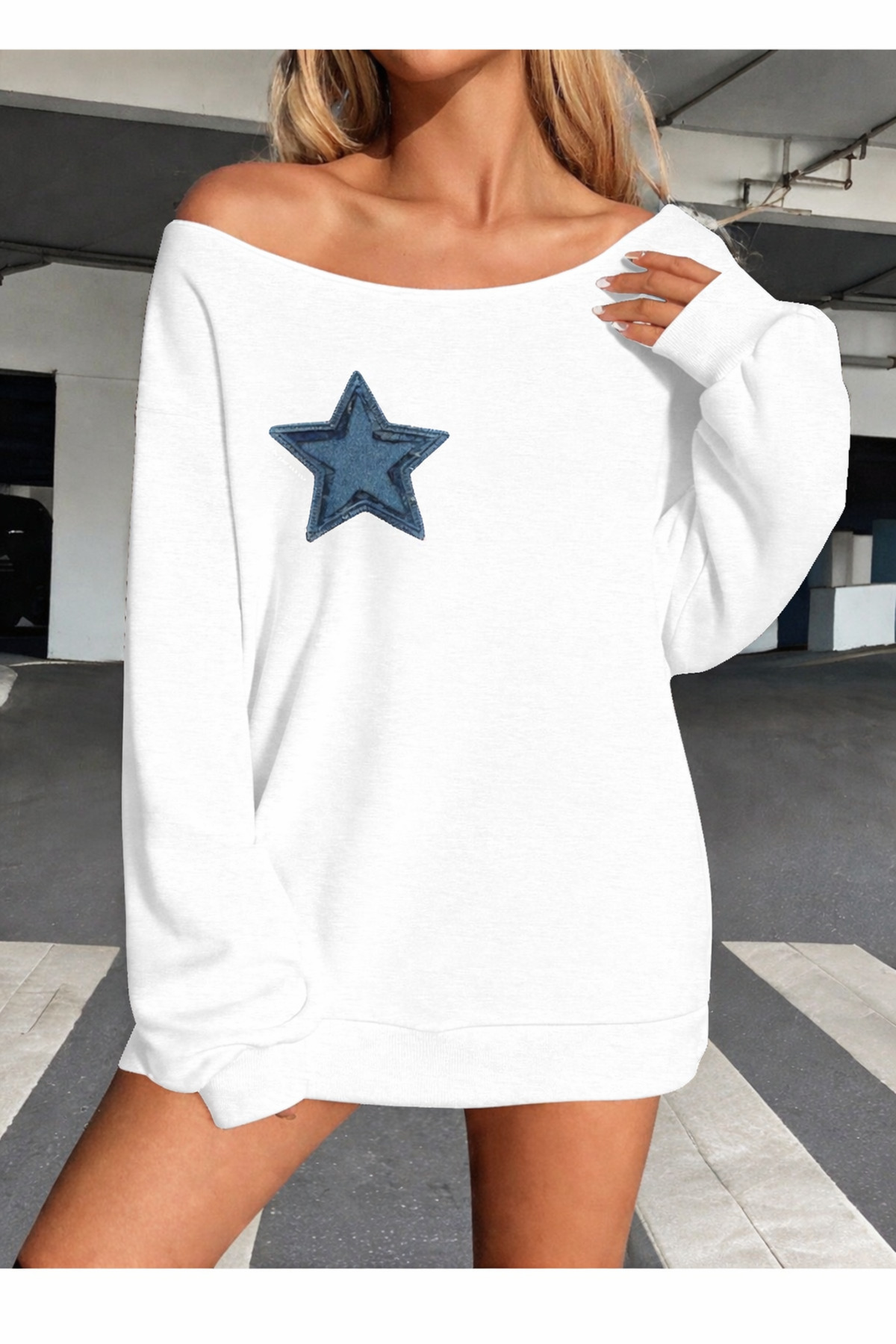 OVER HEAD  Kadın Mavi Yıldız Baskılı Kayık Yaka Oversize Sweatshirt - Görsel 2